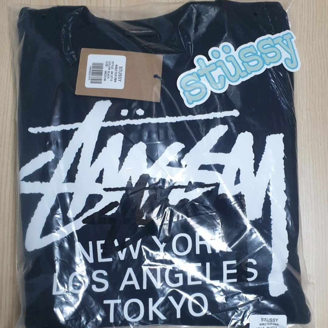 Stussy World Tour Crew Black 2022 착용 스타일