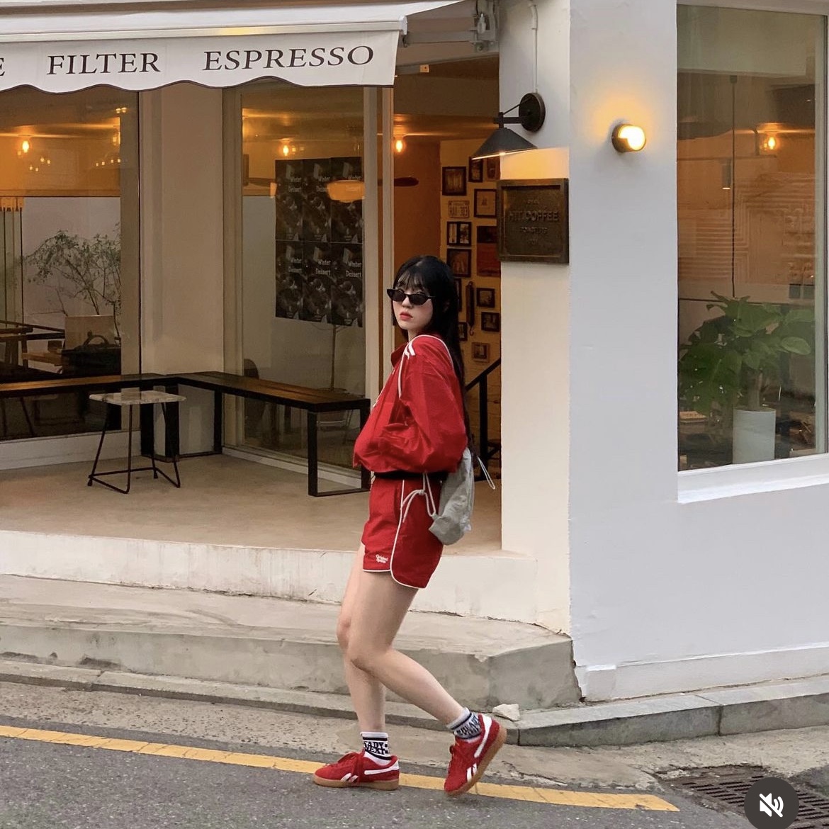 PRO-SPECS Women Vintage Running Jacket Red, PRO-SPECS Women Vintage Running Shorts Red 착용 스타일
