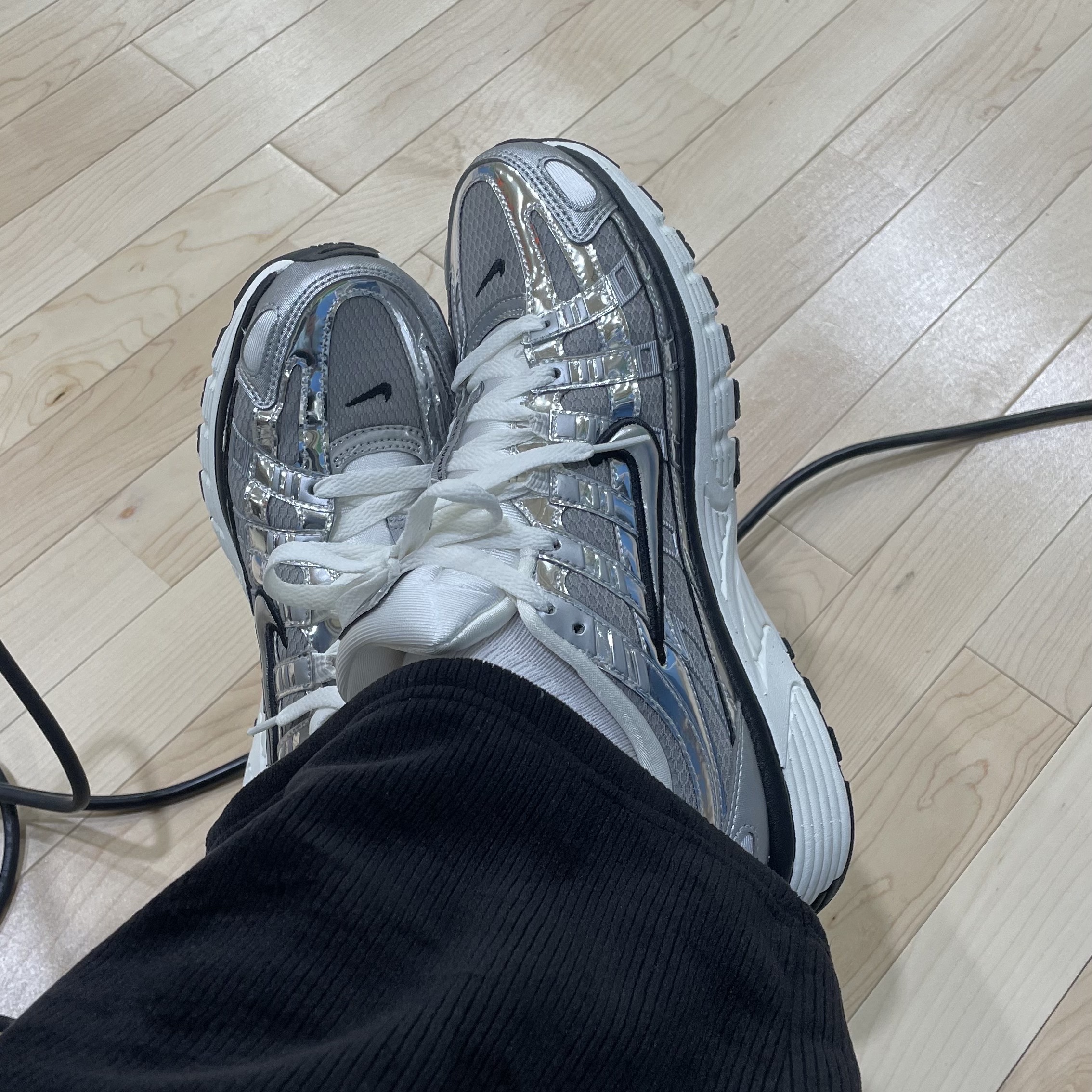Nike P-6000 Metallic Silver 착용 스타일