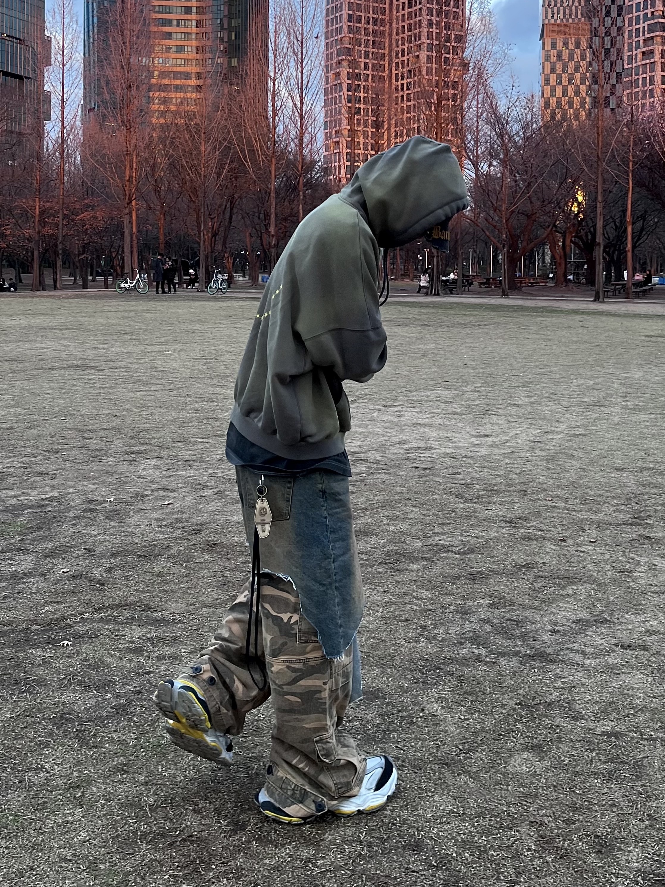 Project G/R Layered Cargo Denim Pants Blue Camo 착용 스타일 - 1