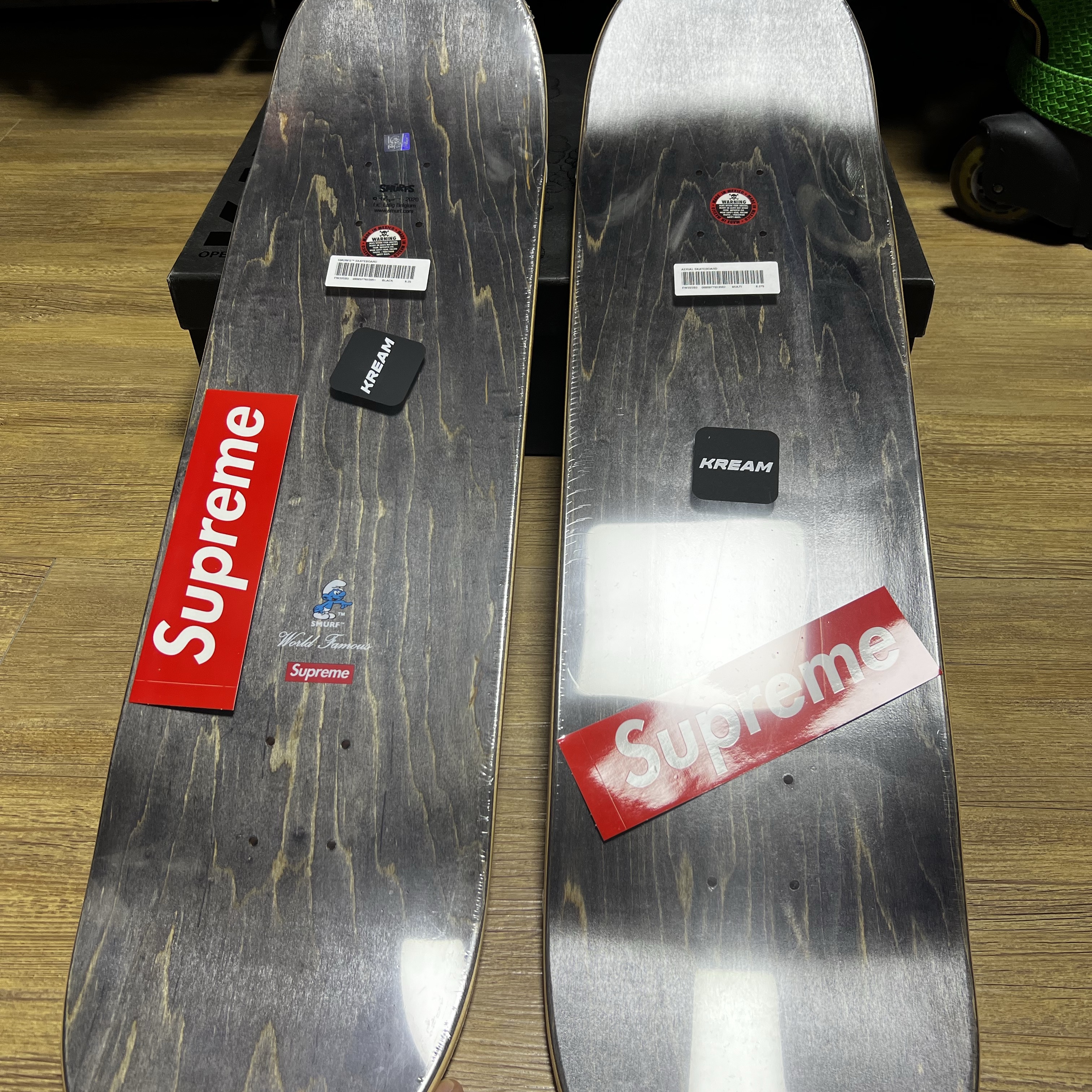 Supreme Smurf Skateboard Deck Black - 20FW, Supreme Aerial Skateboard Deck Multi-Color - 20FW 착용 스타일 - 4