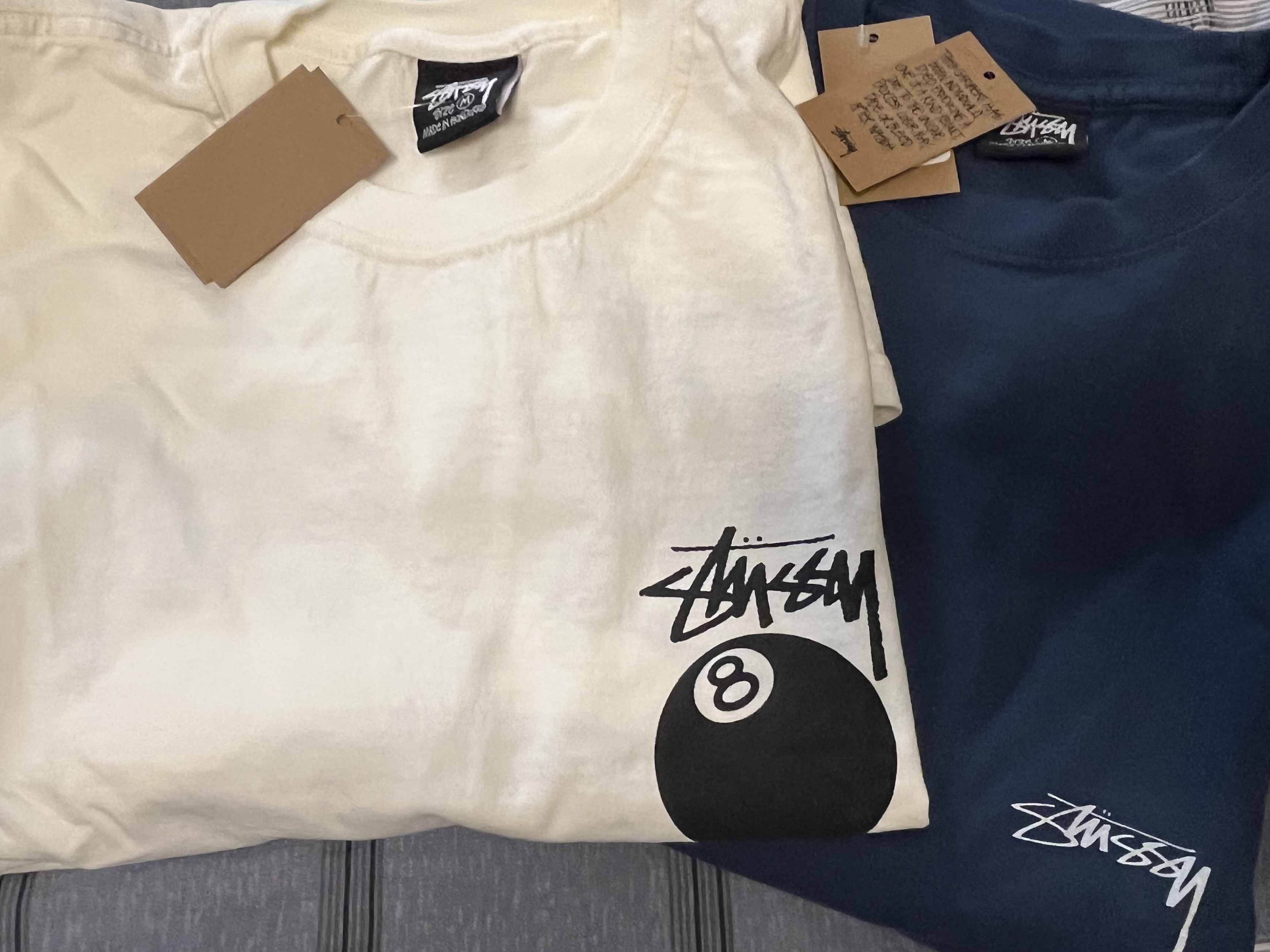 Stussy 8 Ball Pigment Dyed T-Shirt Natural 착용 스타일 - 2