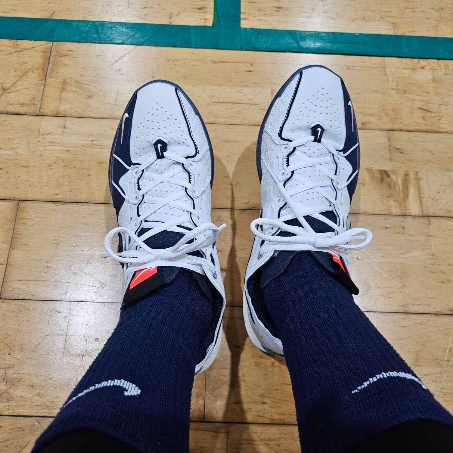 Nike Air Zoom GT Cut 3 ASW EP White Metallic Silver 착용 스타일