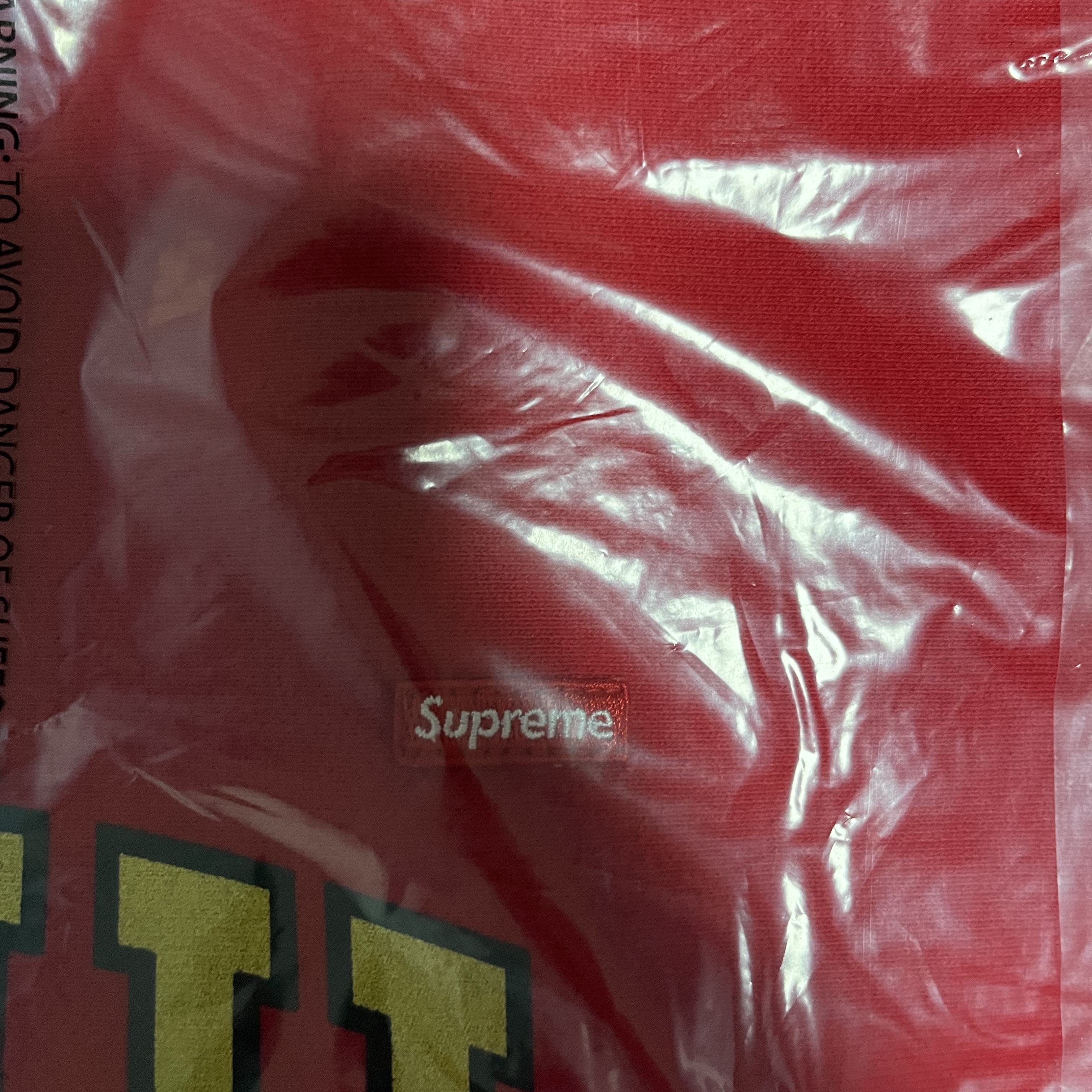 Supreme Seoul Shop Small Box Crewneck Red - 24SS 착용 스타일