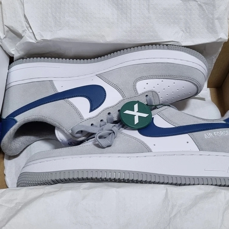 Nike Air Force 1 '07 LV8 Athletic Club Light Smoke Grey Marina 착용 스타일