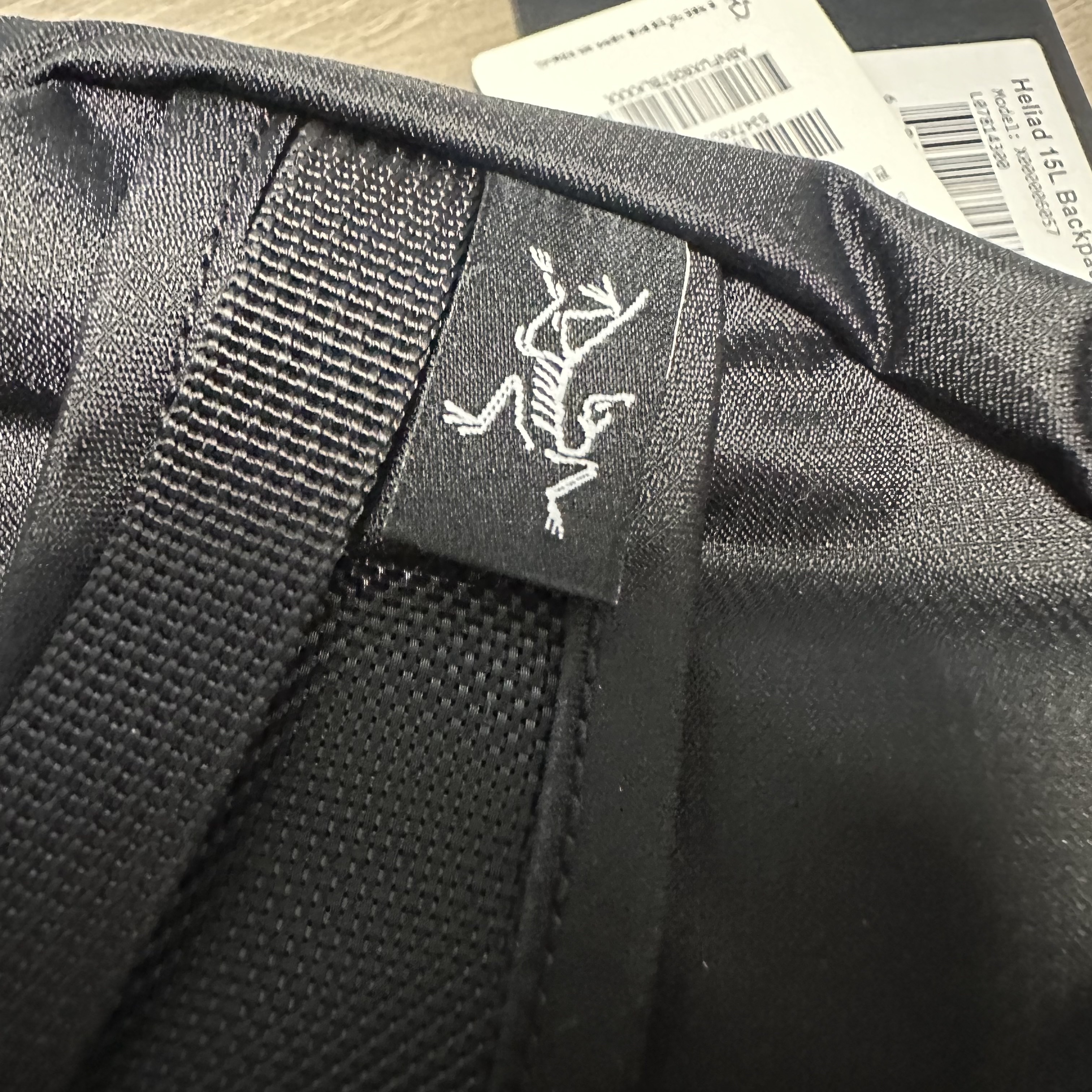 Arc'teryx Heliad 15 Backpack Black 착용 스타일 - 3