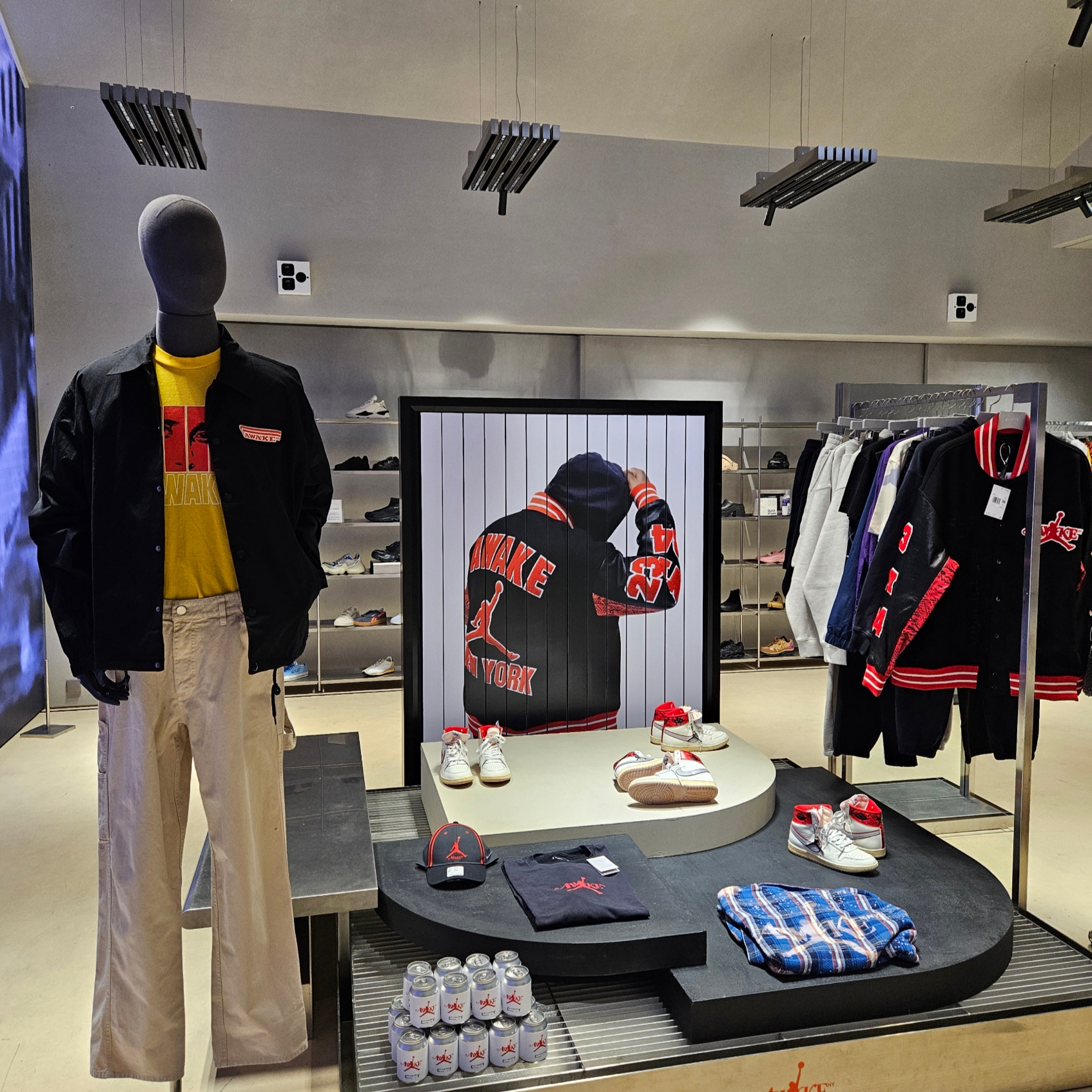 Jordan x Awake NY Varsity Jacket University Red (FQ5439-657) 착용 스타일