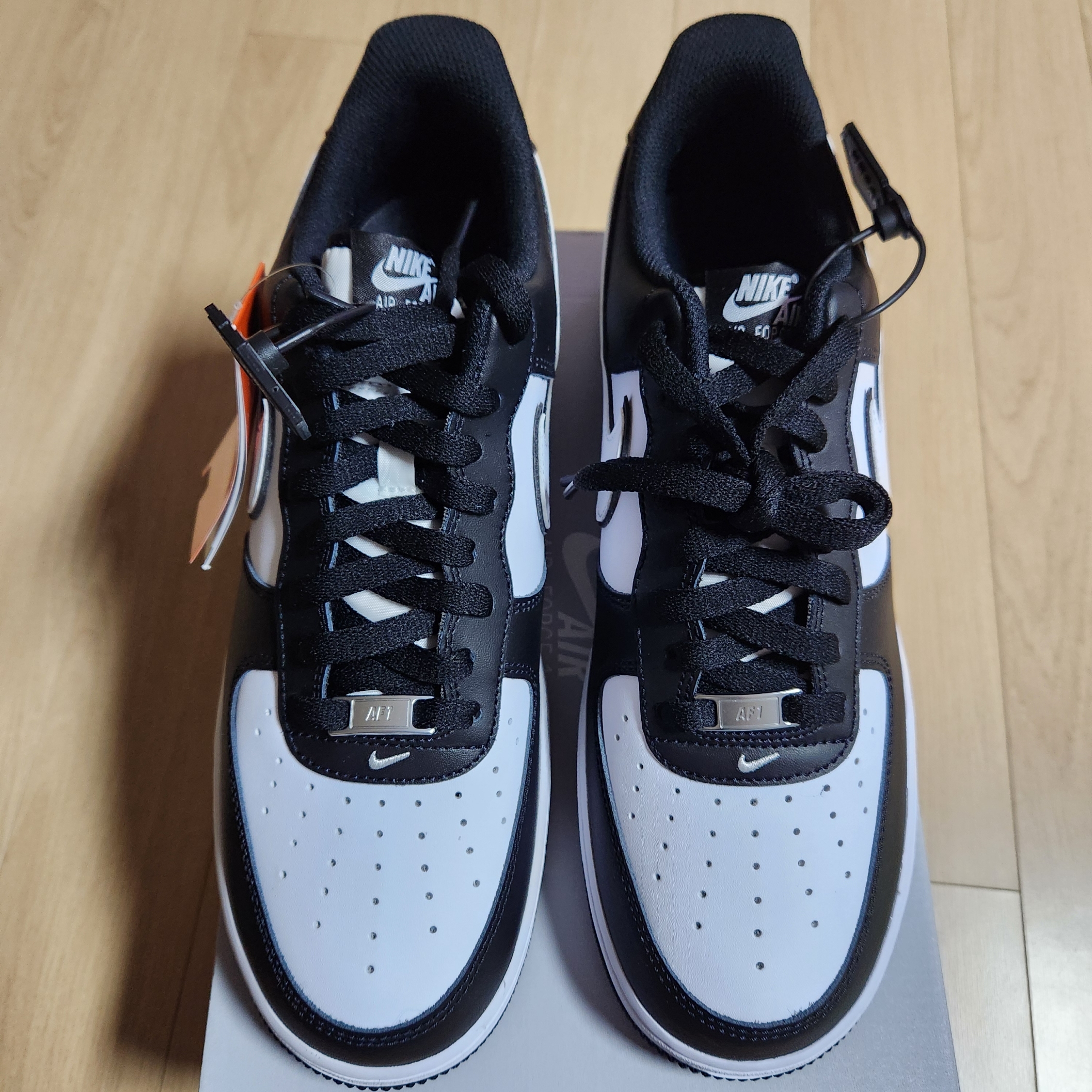 Nike Air Force 1 '07 Black White 착용 스타일 - 1