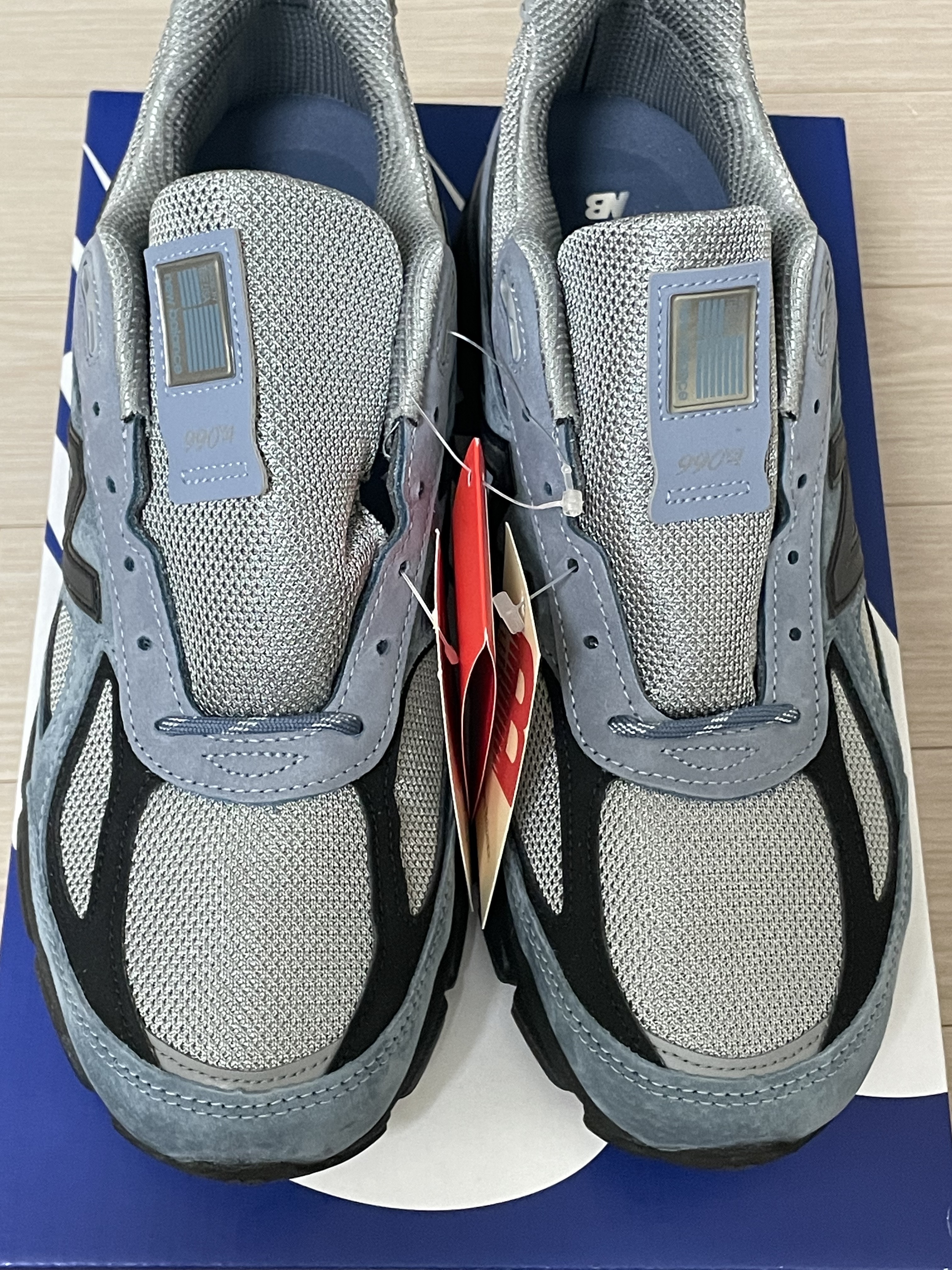 New Balance 990v4 Made in USA Arctic Grey 착용 스타일 - 3