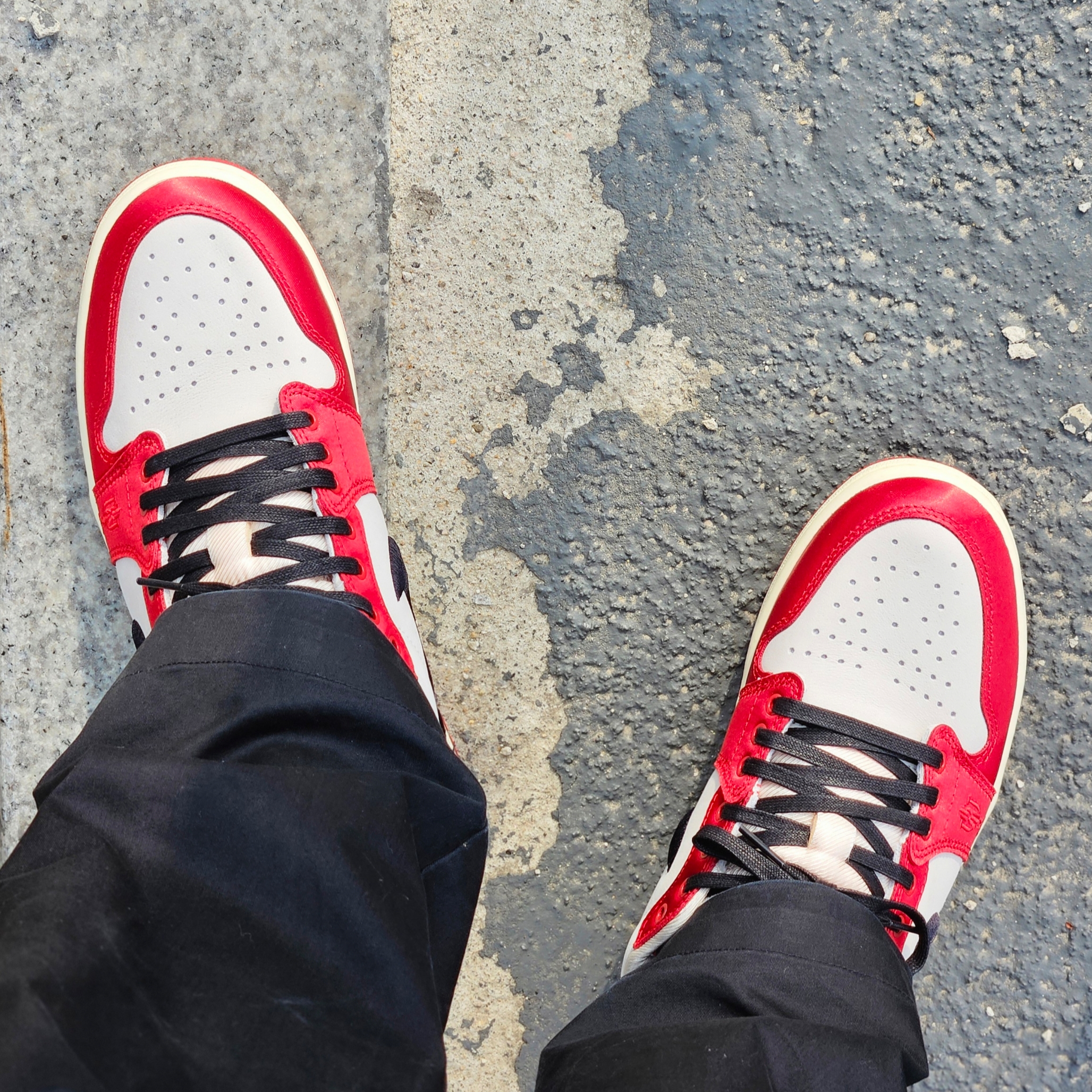 Jordan 1 x Trophy Room Retro Low OG SP Sail Varsity Red 착용 스타일 - 9