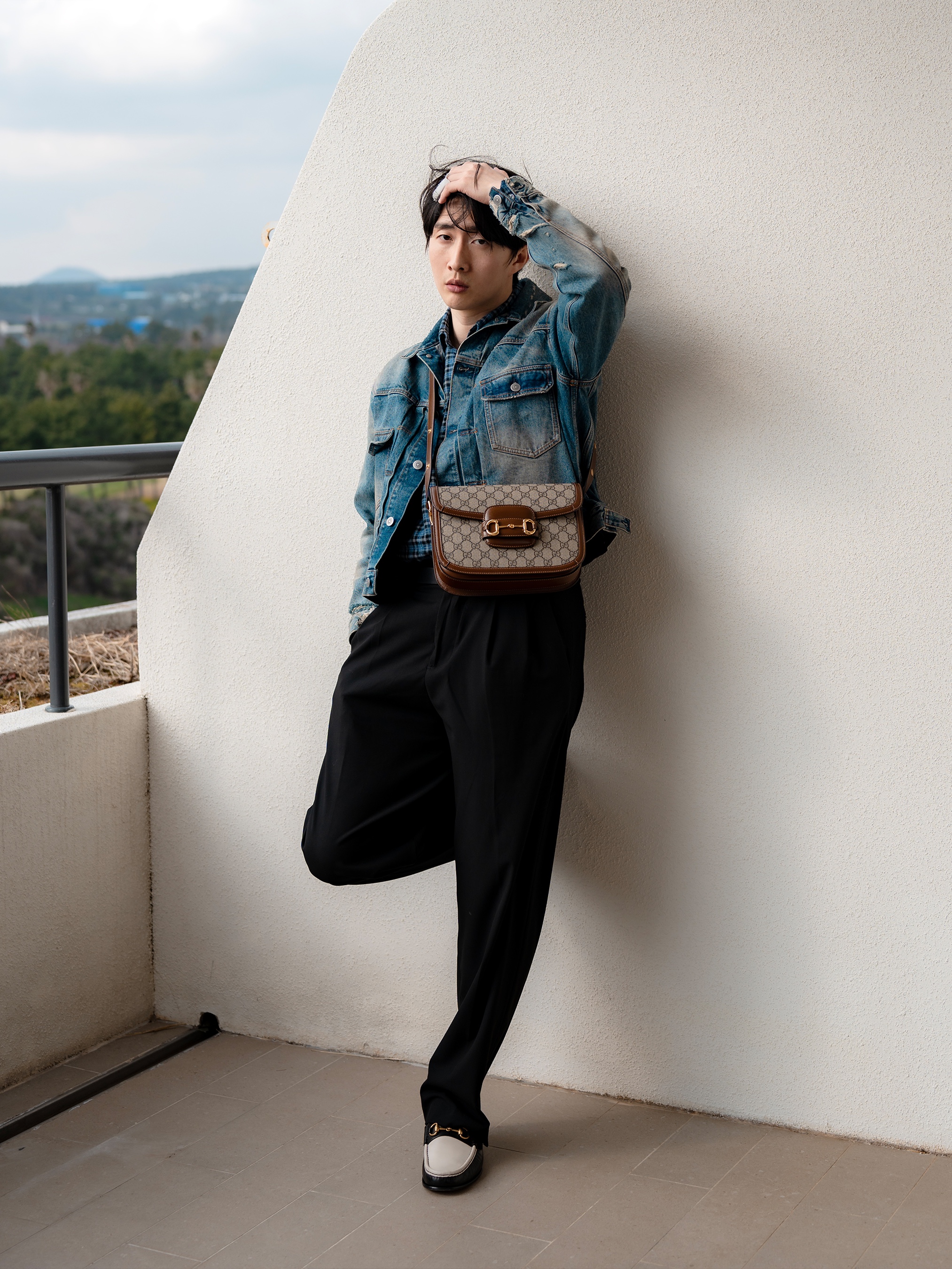 Gucci Horsebit 1955 Shoulder Bag Beige Ebony 착용 스타일 - 1