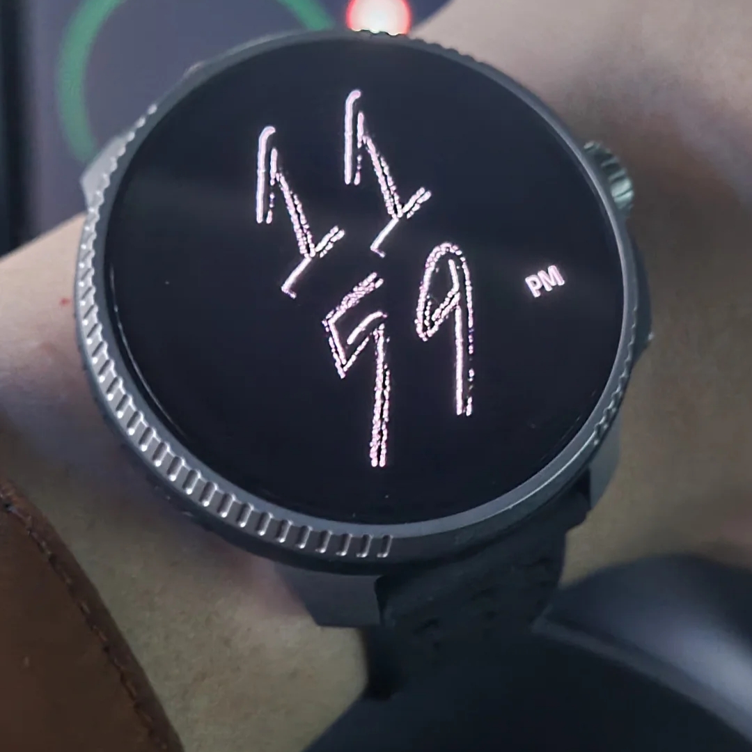 Suunto Race 49mm Titanium Grade 5 Charcoal (Korean Ver.) 착용 스타일