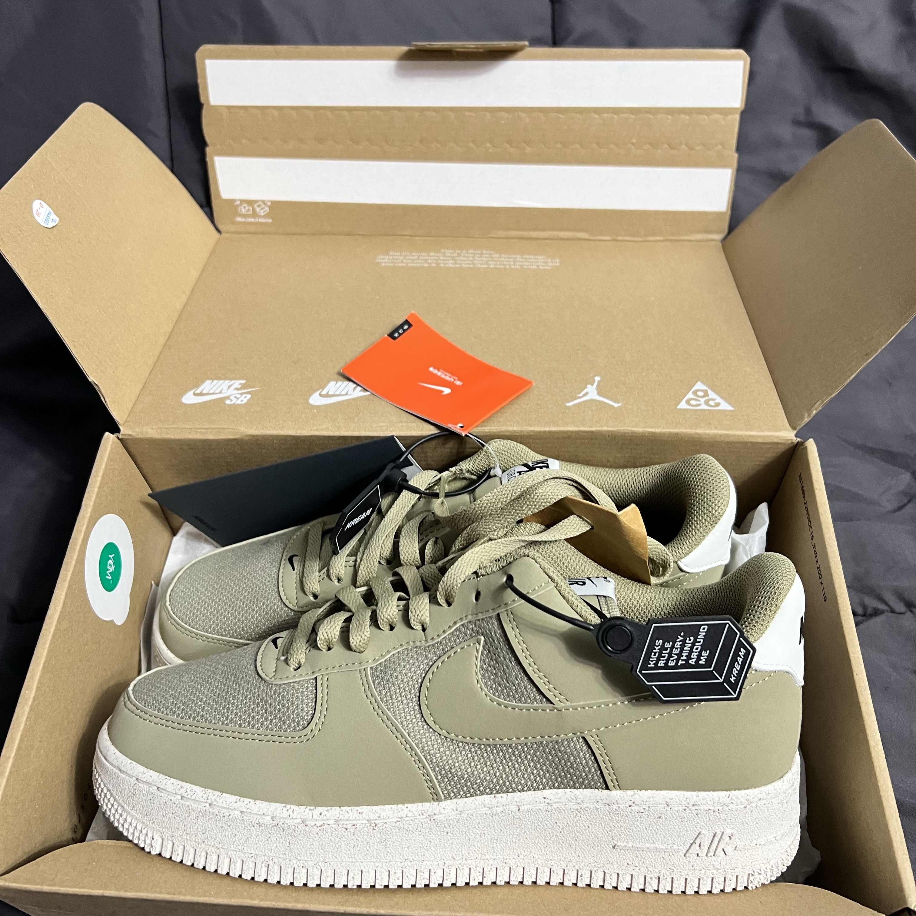 Nike Air Force 1 '07 LV8 Neutral Olive 착용 스타일