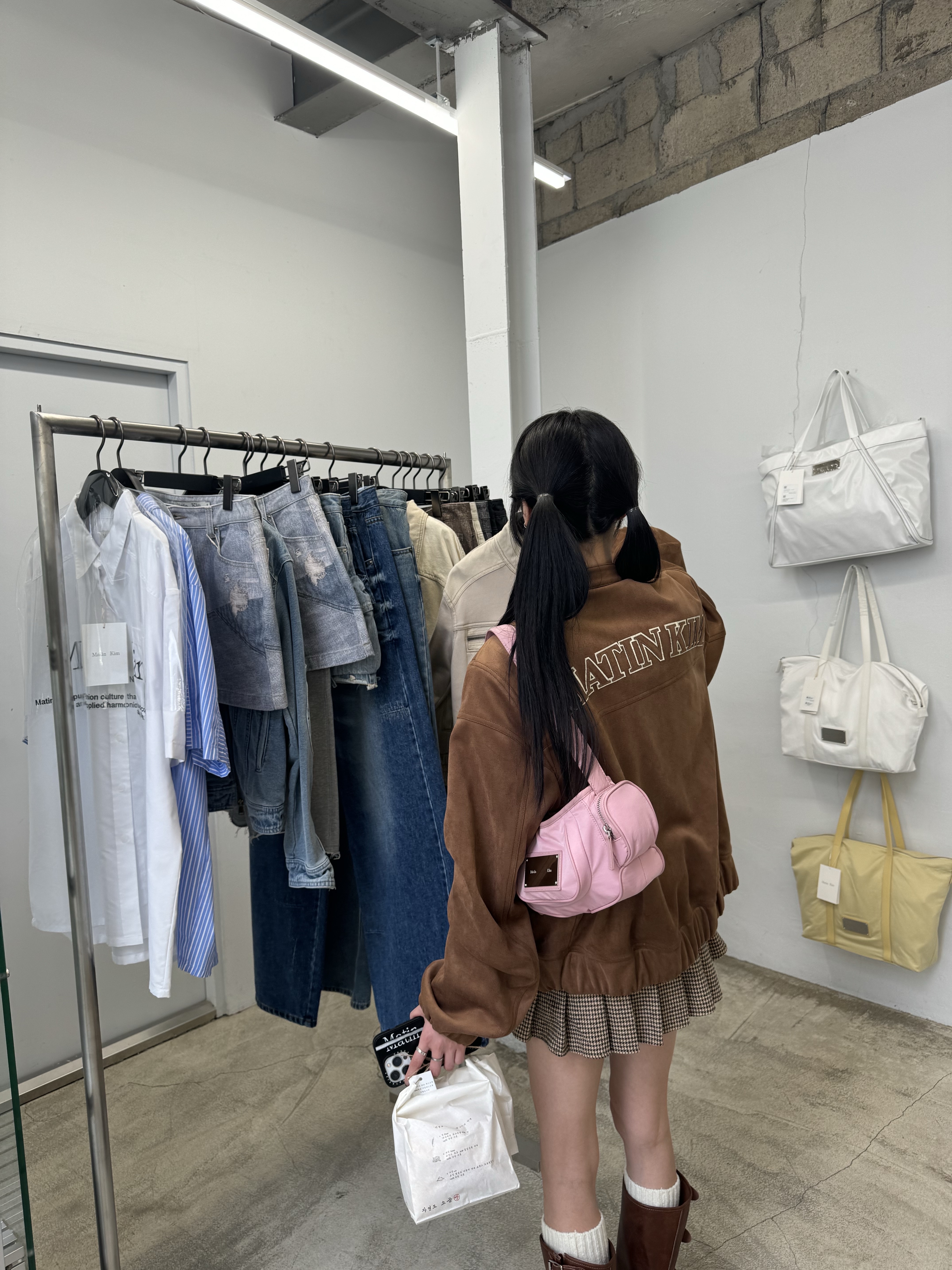 Matin Kim Madeleine Round Bag Pink, (W) Matin Kim Faux Suede Bomber Jumper Pink 착용 스타일 - 3