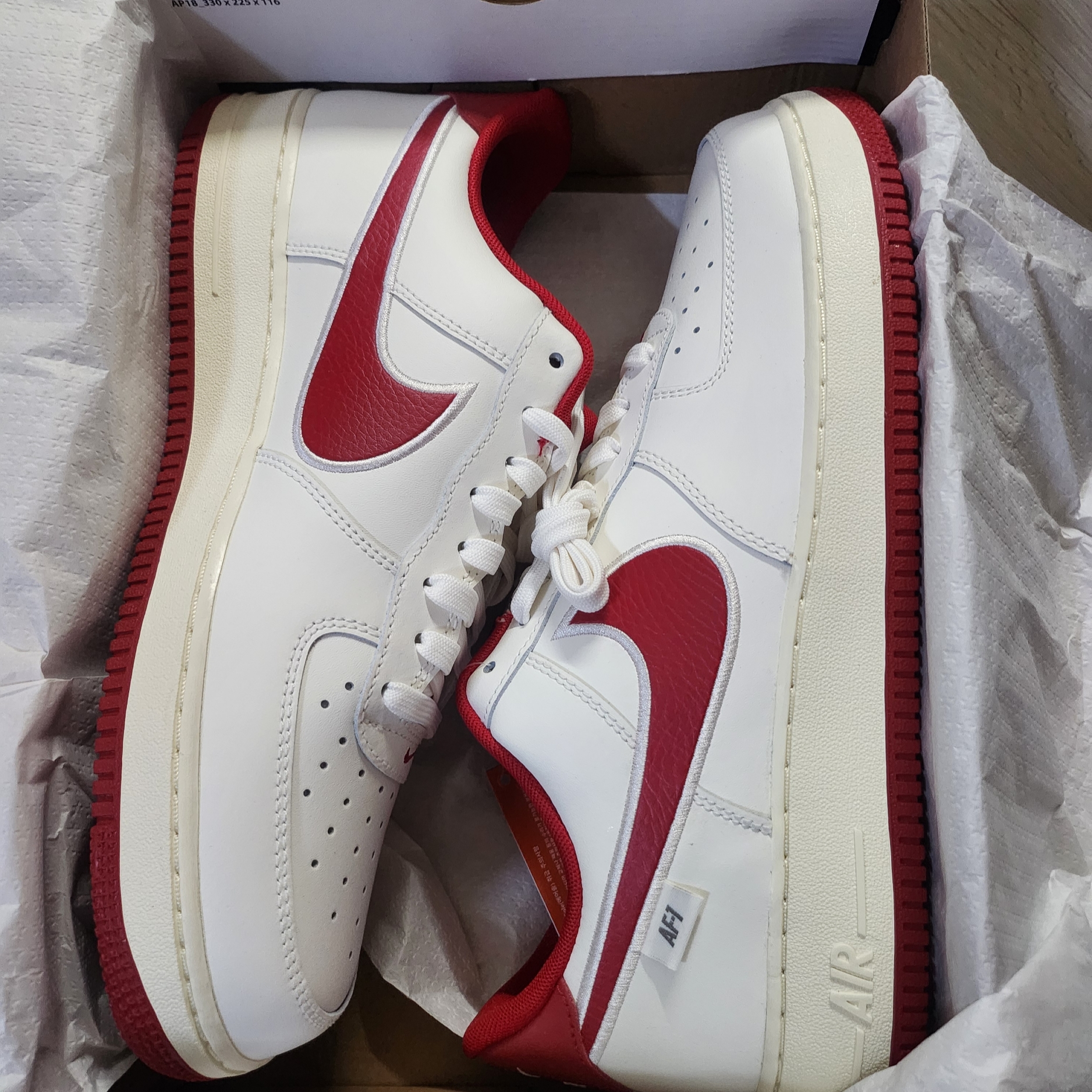 Nike Air Force 1 '07 Sail Gym Red 착용 스타일