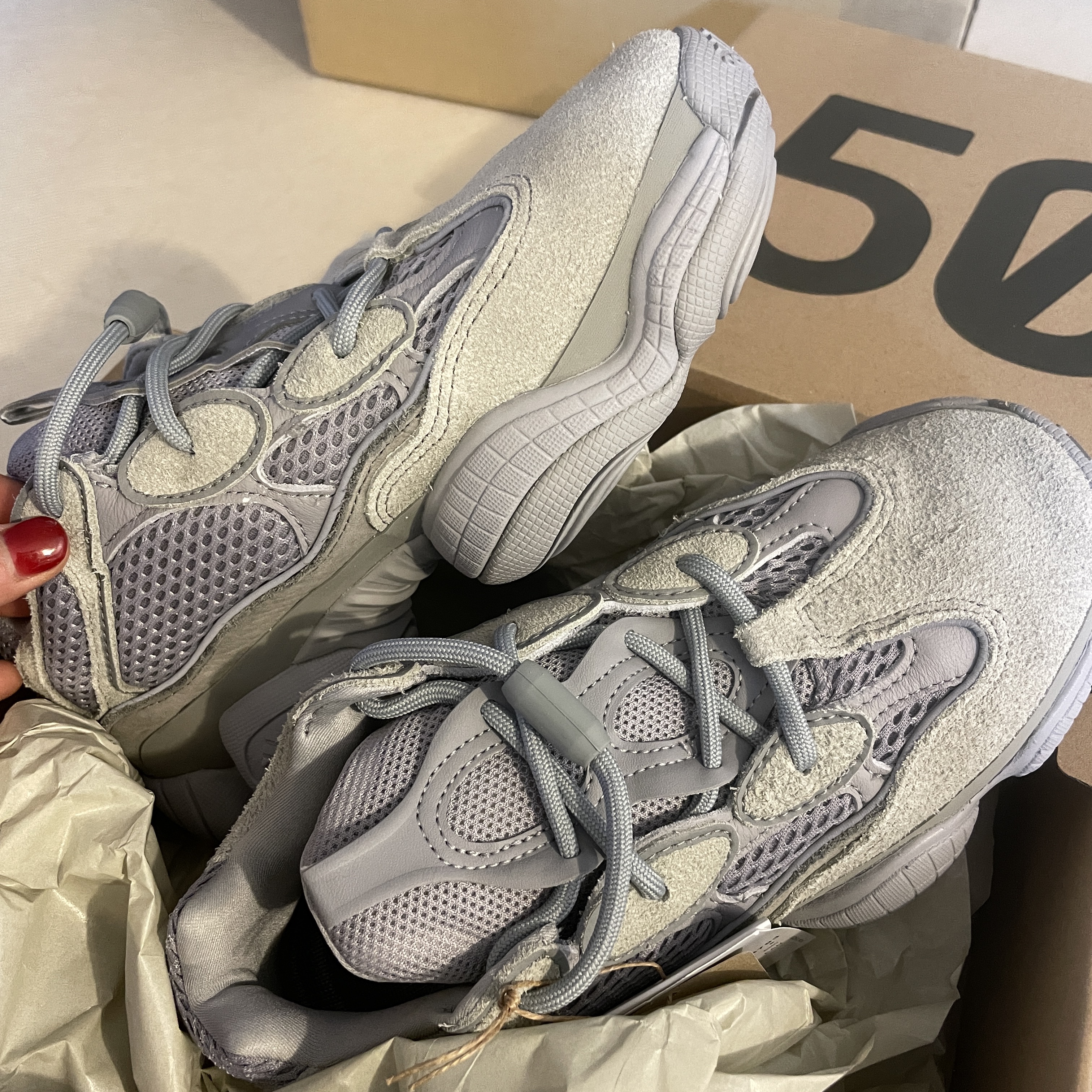 Adidas Yeezy 500 Stone Salt 착용 스타일 - 3