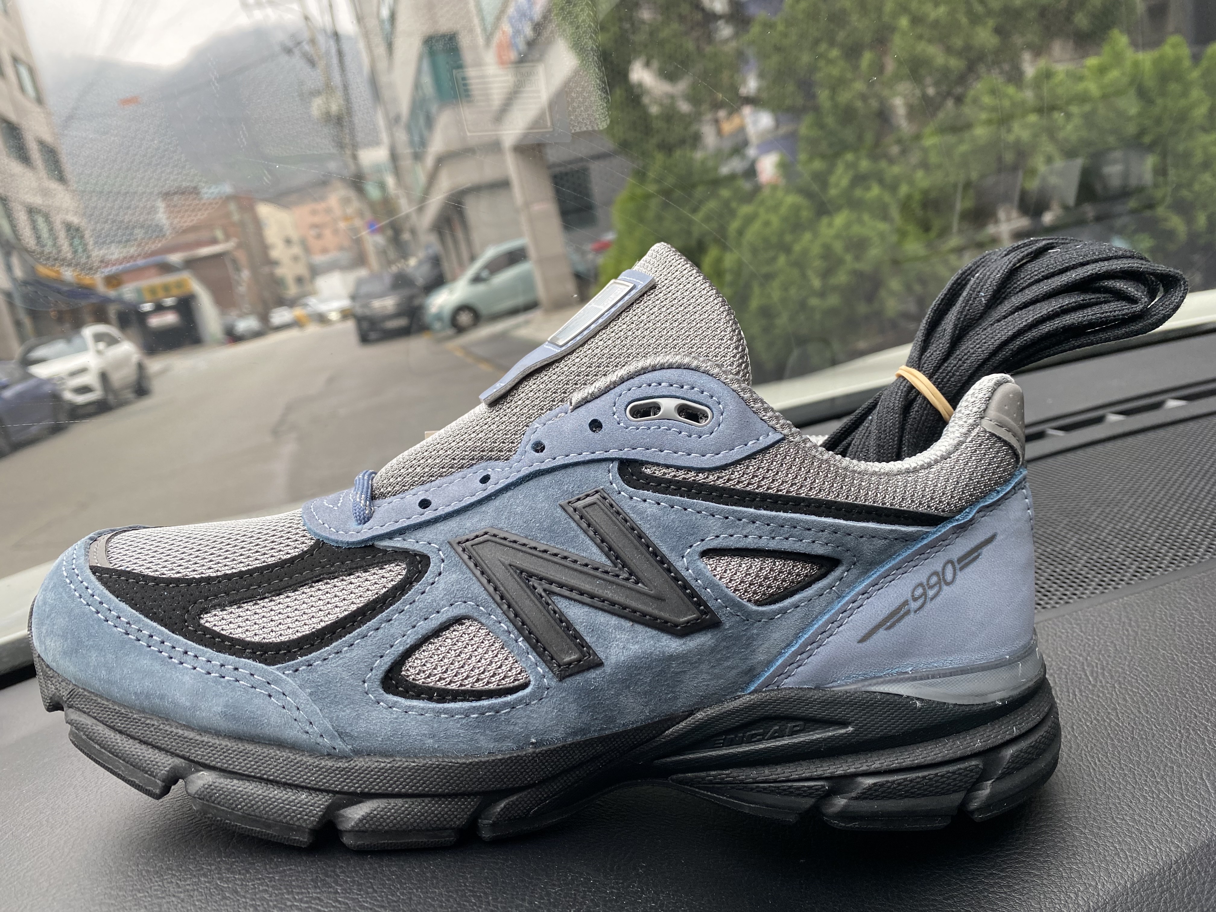 New Balance 990v4 Made in USA Arctic Grey 착용 스타일