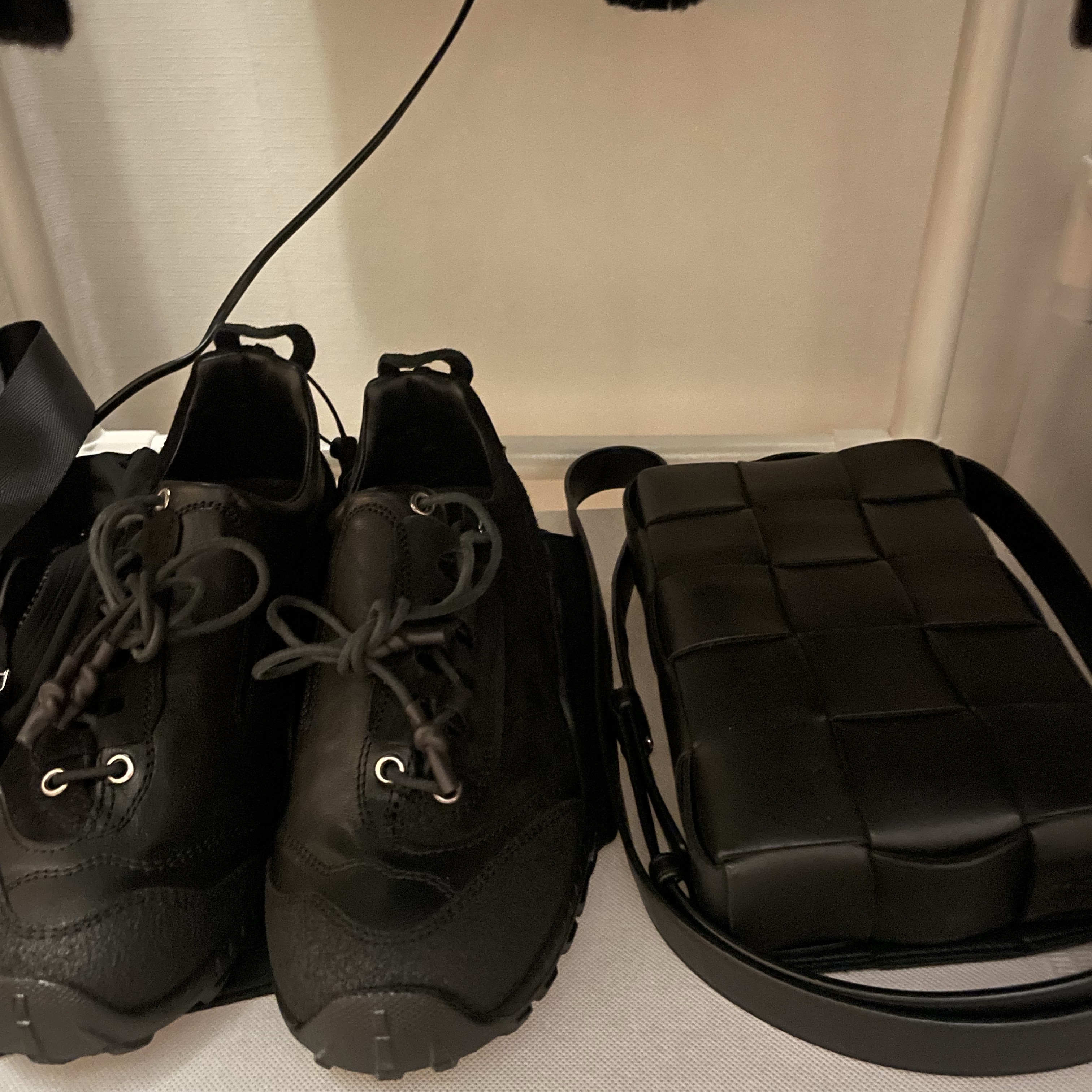 Our Legacy Gabe Stealth Black Leather 착용 스타일