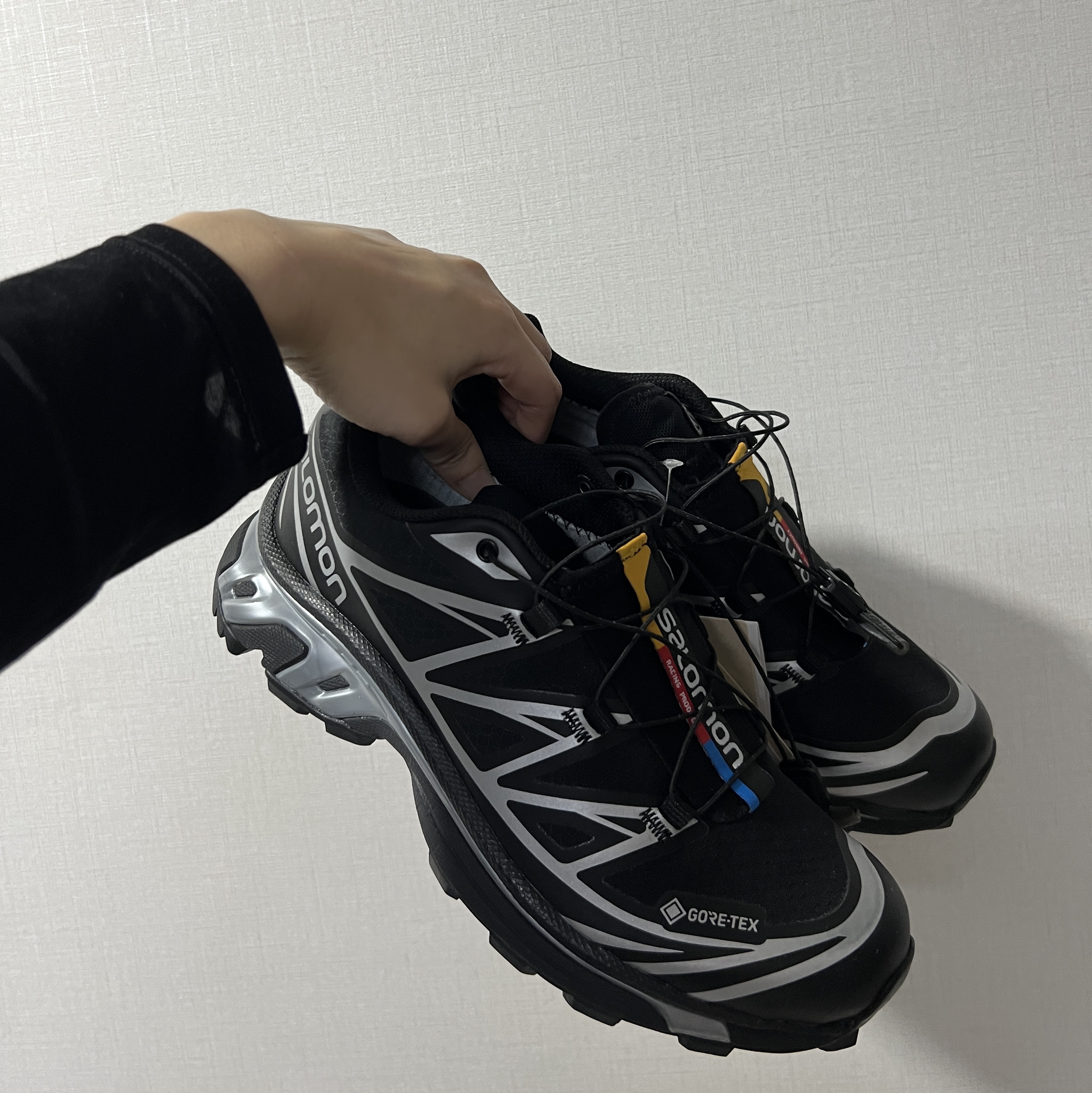 Salomon XT-6 GTX Black Silver 착용 스타일