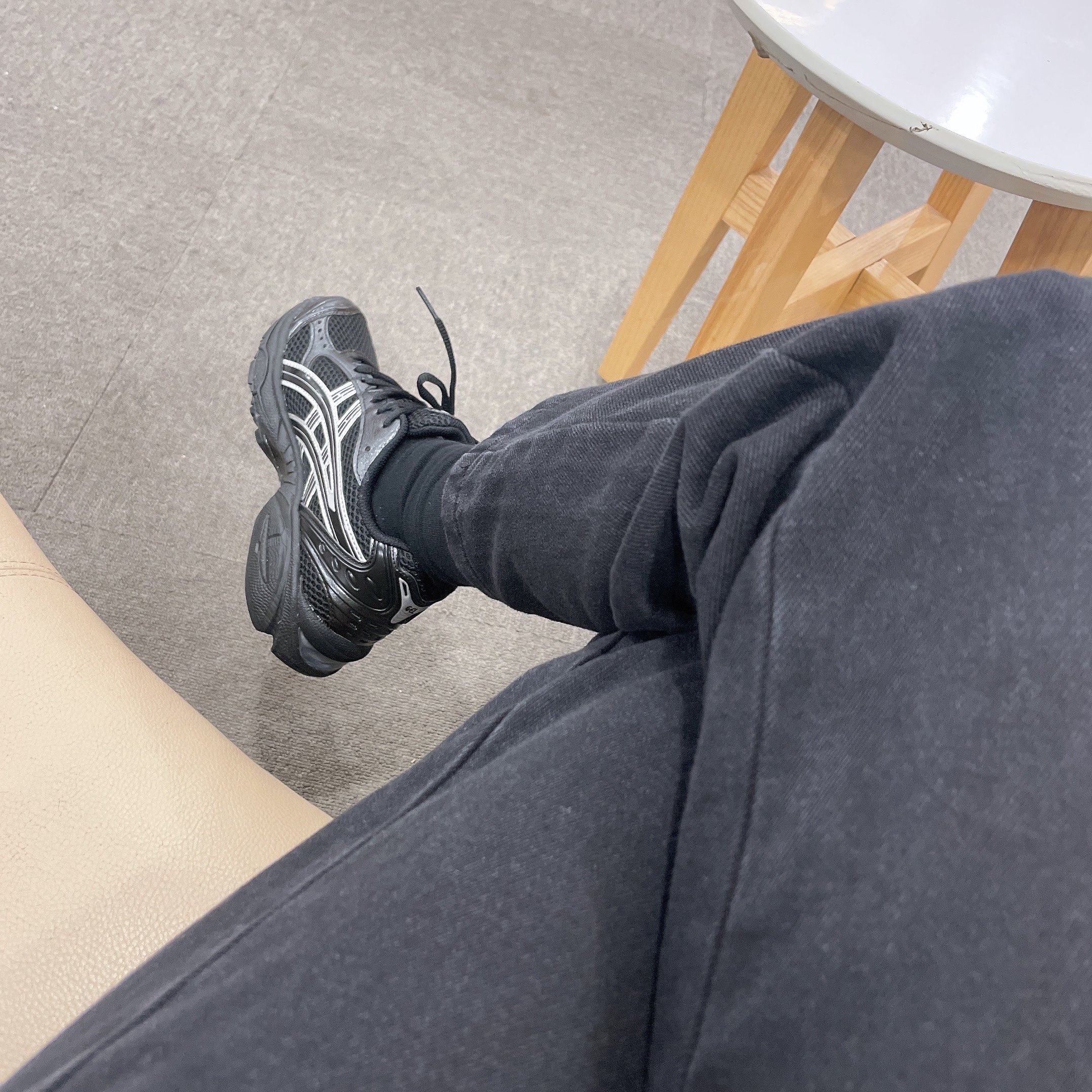 Asics Gel-Kayano 14 Black Pure Silver 착용 스타일