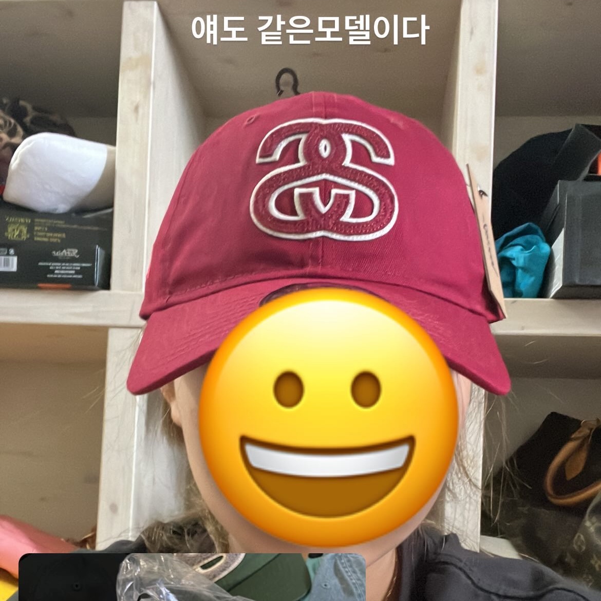 Stussy Mid-Depth Old English Snapback Black, Stussy Mid-Depth Old English Snapback Camel 착용 스타일 - 3