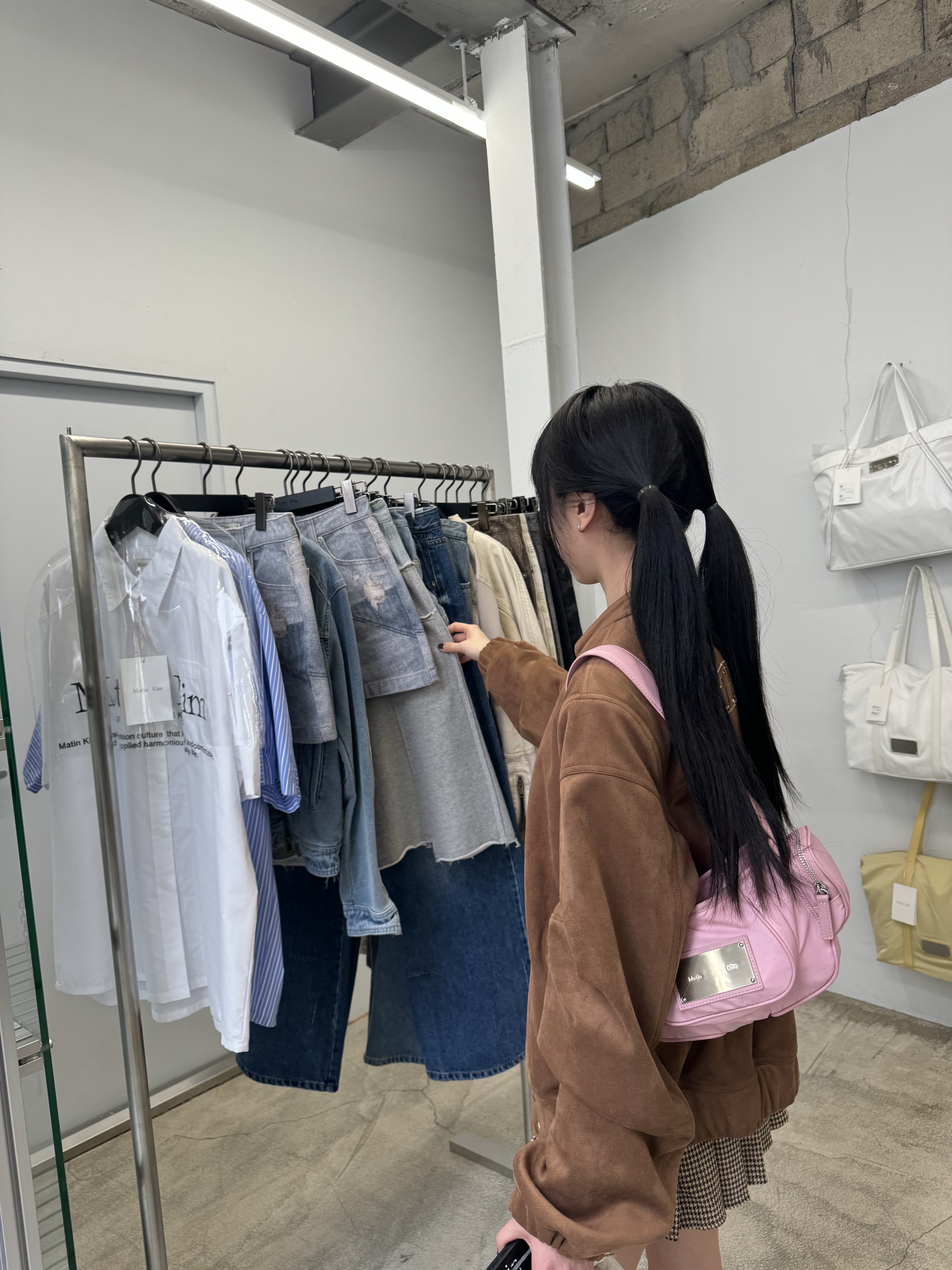 Matin Kim Madeleine Round Bag Pink, (W) Matin Kim Faux Suede Bomber Jumper Pink 착용 스타일 - 2