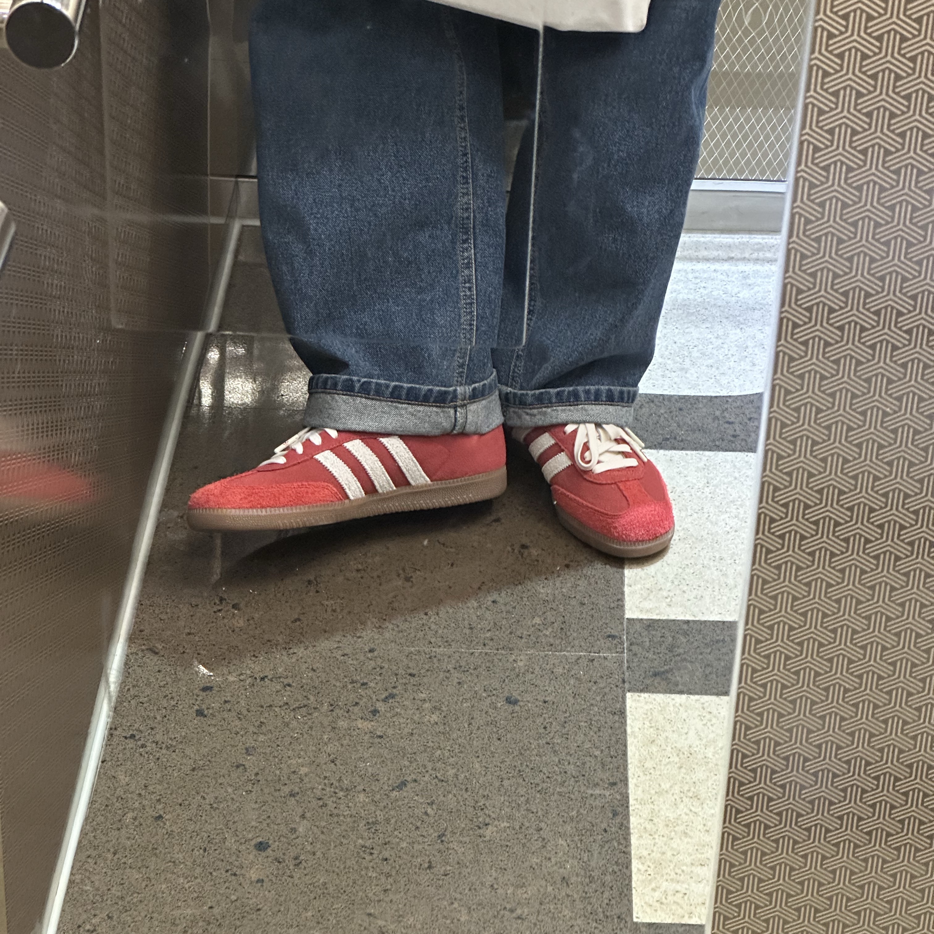 Adidas Samba OG Tal Better Scarlet Off White 착용 스타일
