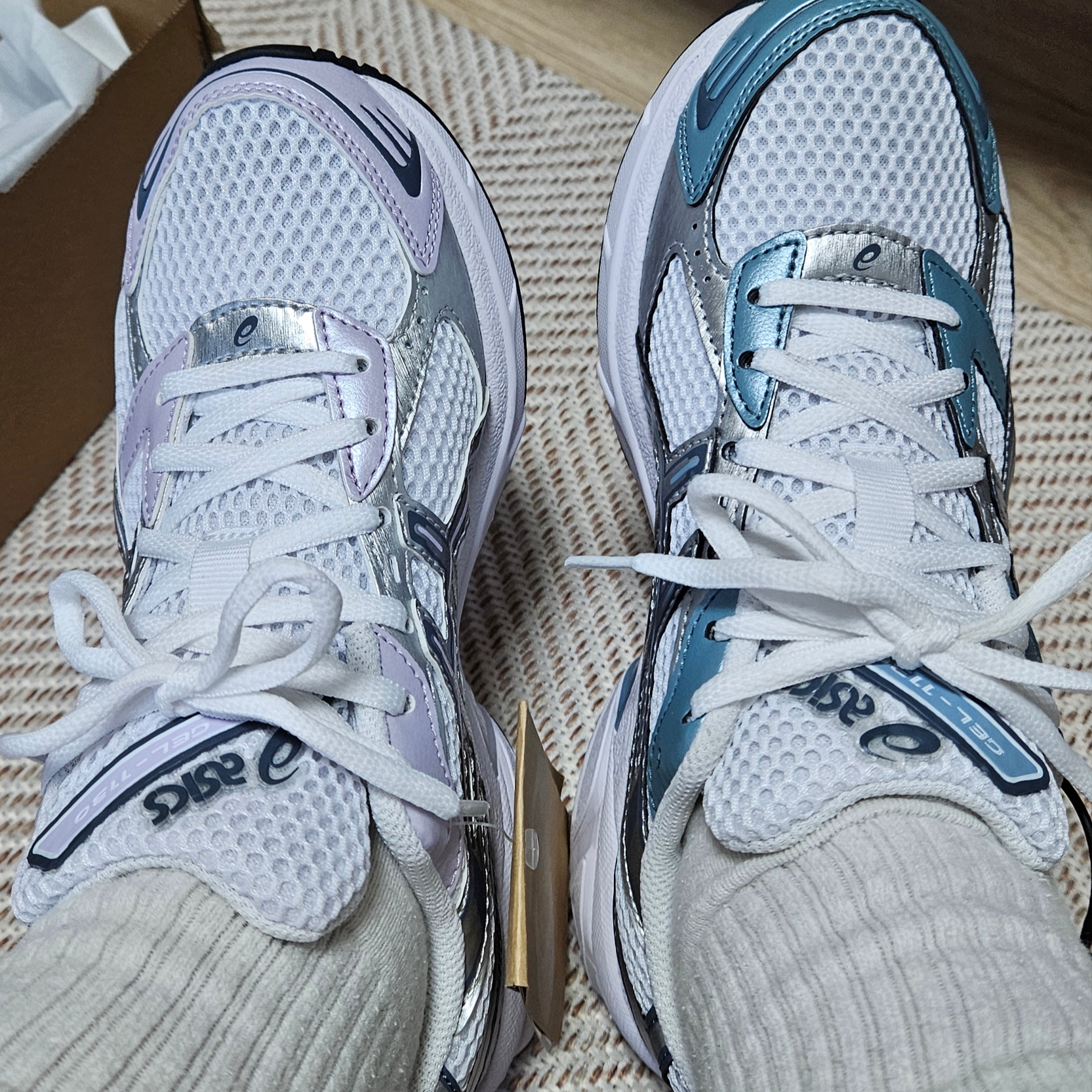 Asics Gel-1130 White Shark Skin, (W) Asics Gel-1130 White Faded Ash Rock 착용 스타일