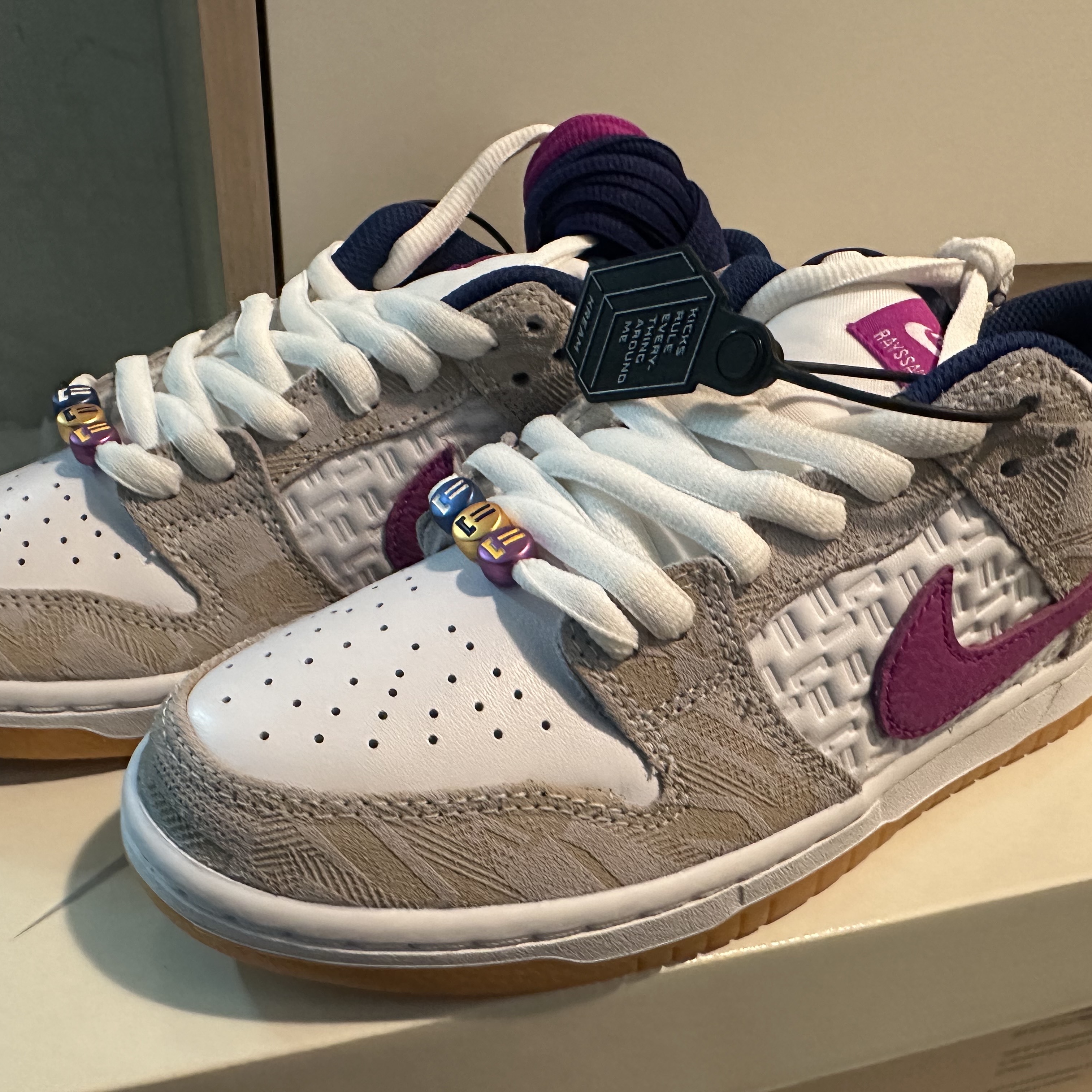 Nike x Rayssa Leal SB Dunk Low PRM Pure Platinum Vivid Purple 착용 스타일 - 3