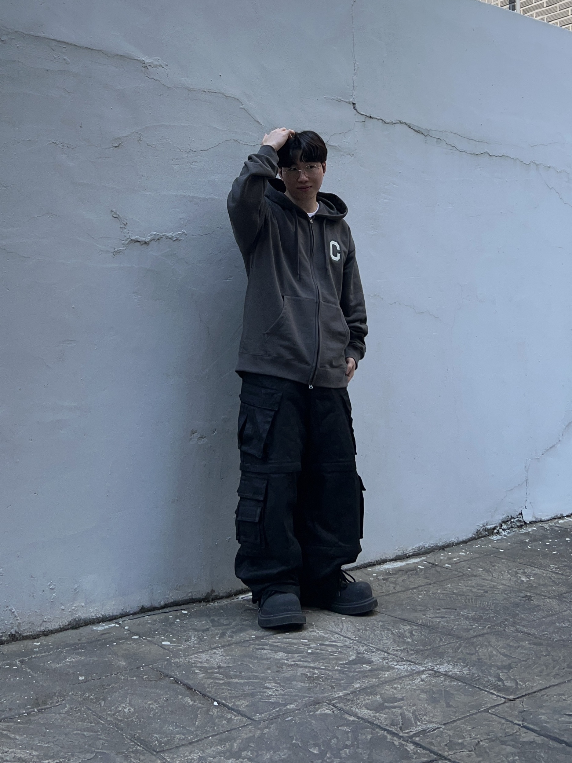 Project G/R Oversized Convertible Cargo Pants Coated Black, Comme des Garcons Homme Plus Oversized Nylon Backpack Black 착용 스타일 - 3