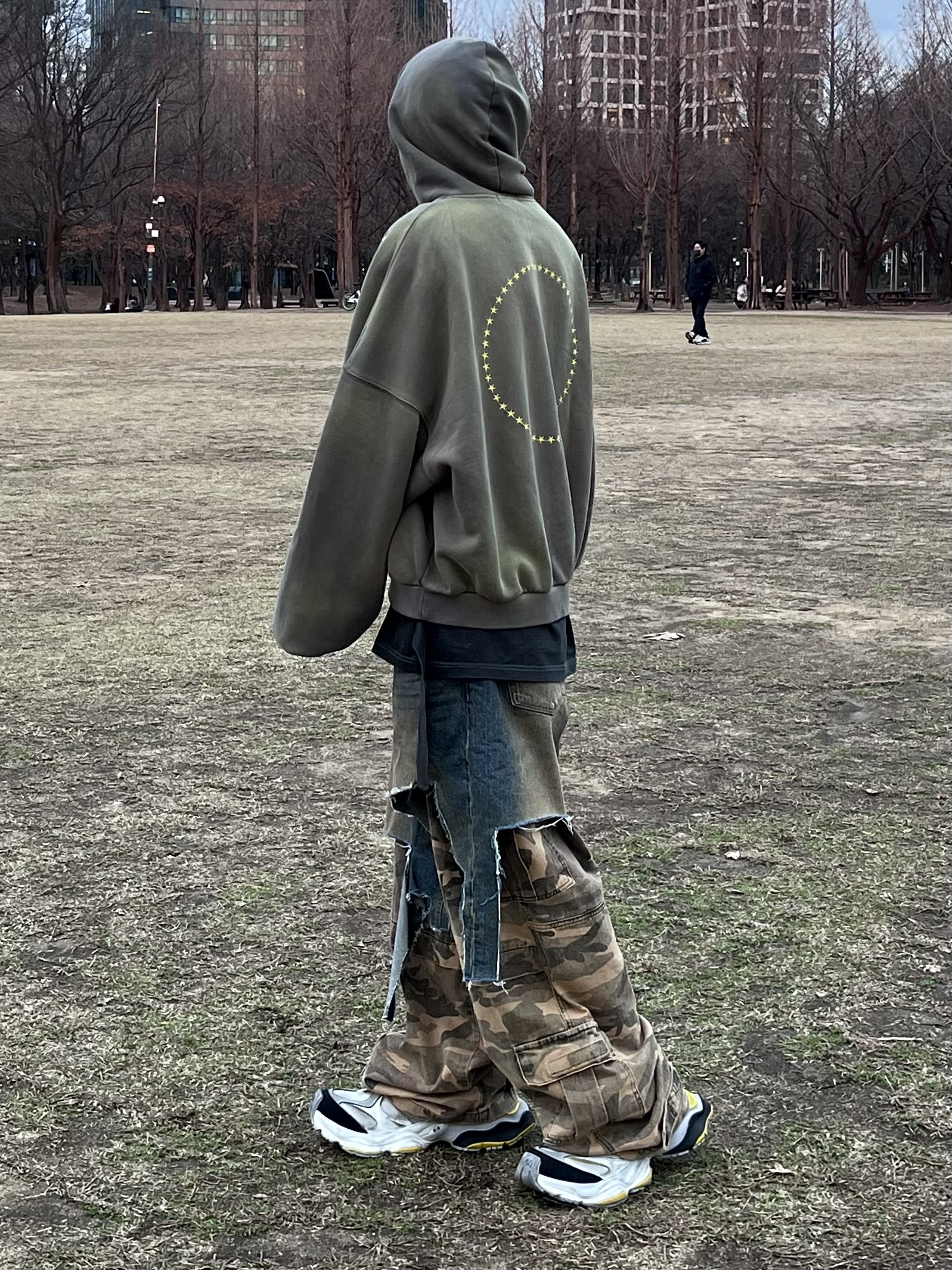 Project G/R Layered Cargo Denim Pants Blue Camo 착용 스타일 - 3