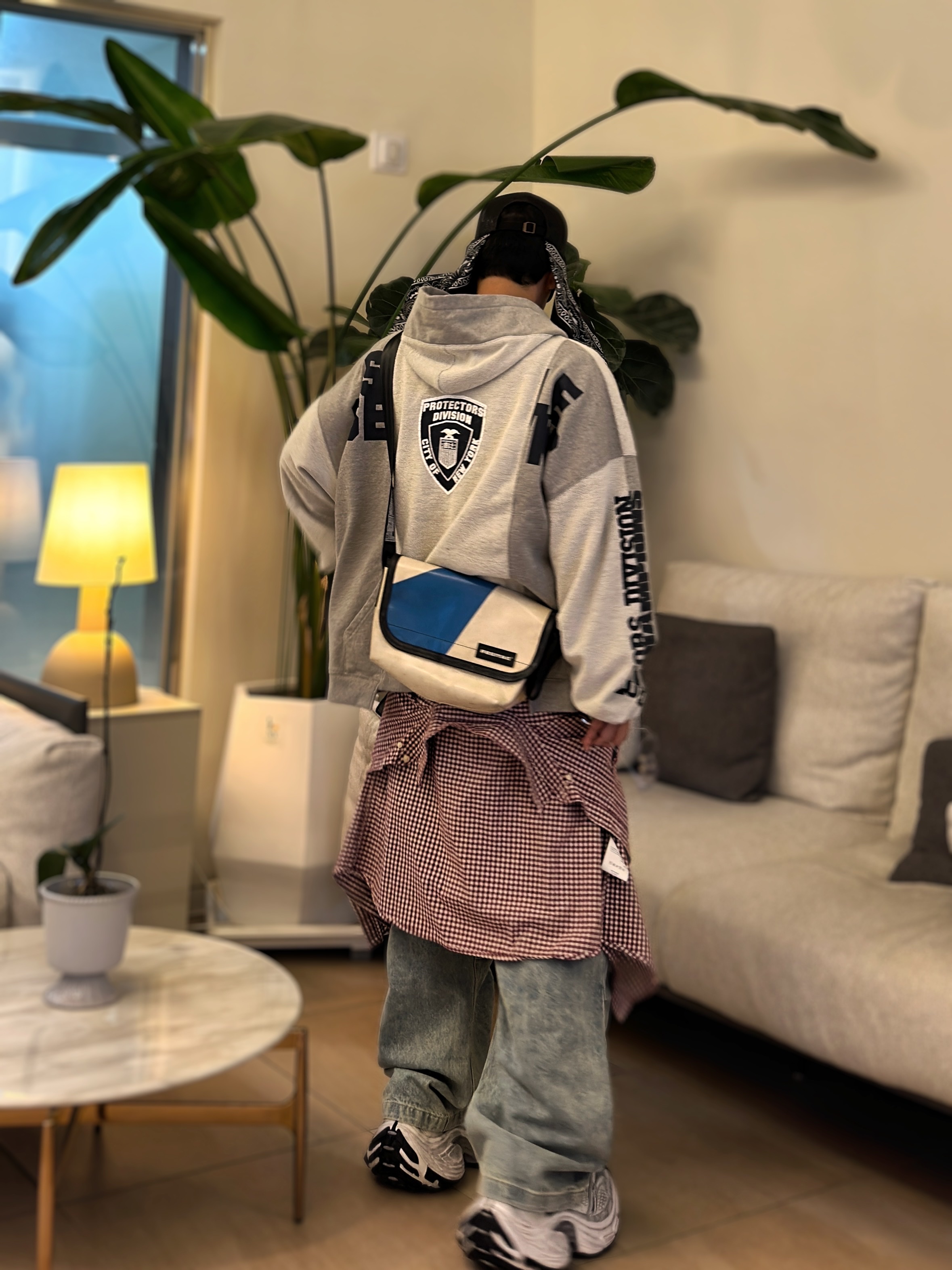 Balenciaga 10XL Sneakers White Black Grey 착용 스타일 - 7