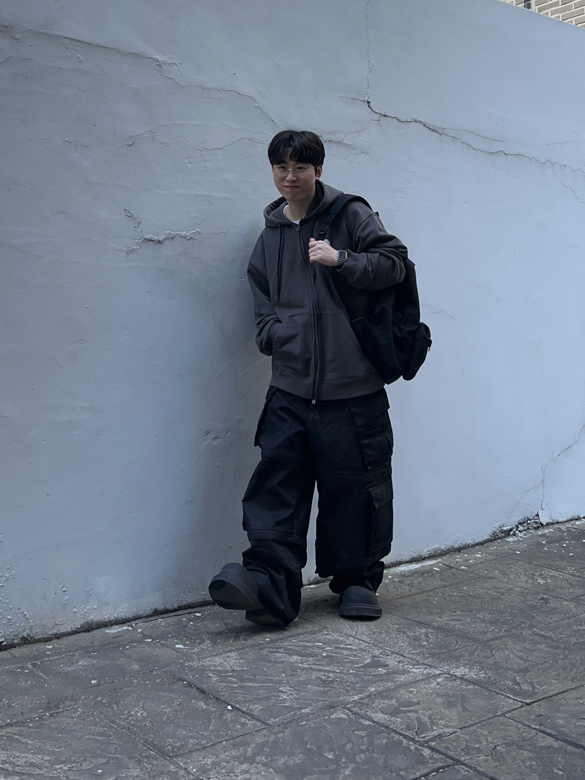Project G/R Oversized Convertible Cargo Pants Coated Black, Comme des Garcons Homme Plus Oversized Nylon Backpack Black 착용 스타일 - 2