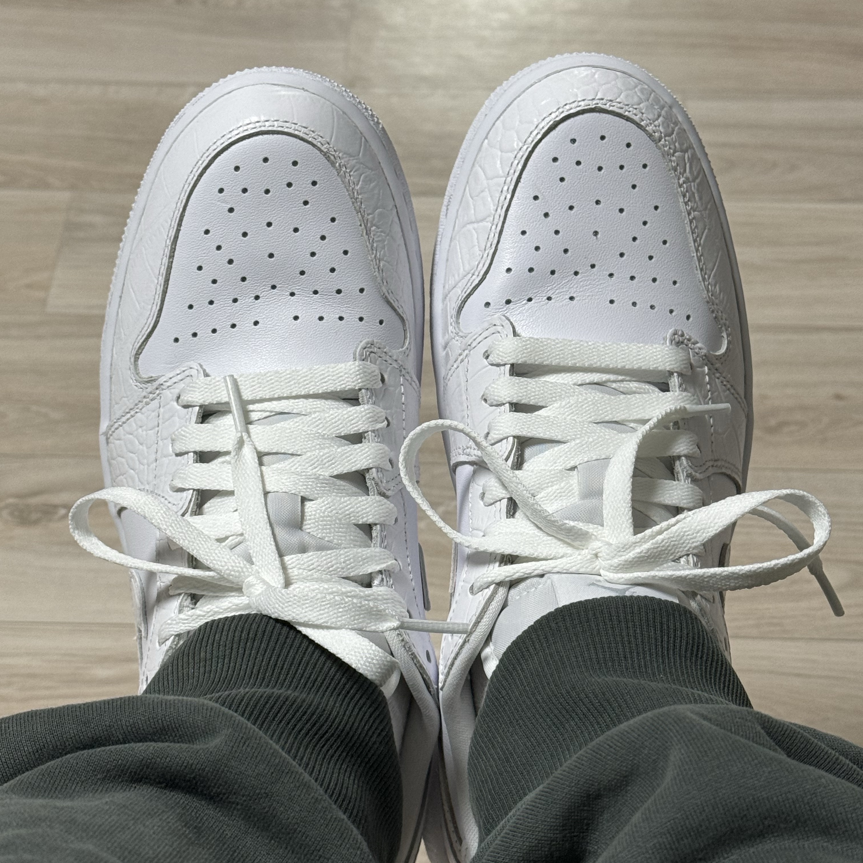 Jordan 1 Low Golf Pure Platinum 착용 스타일