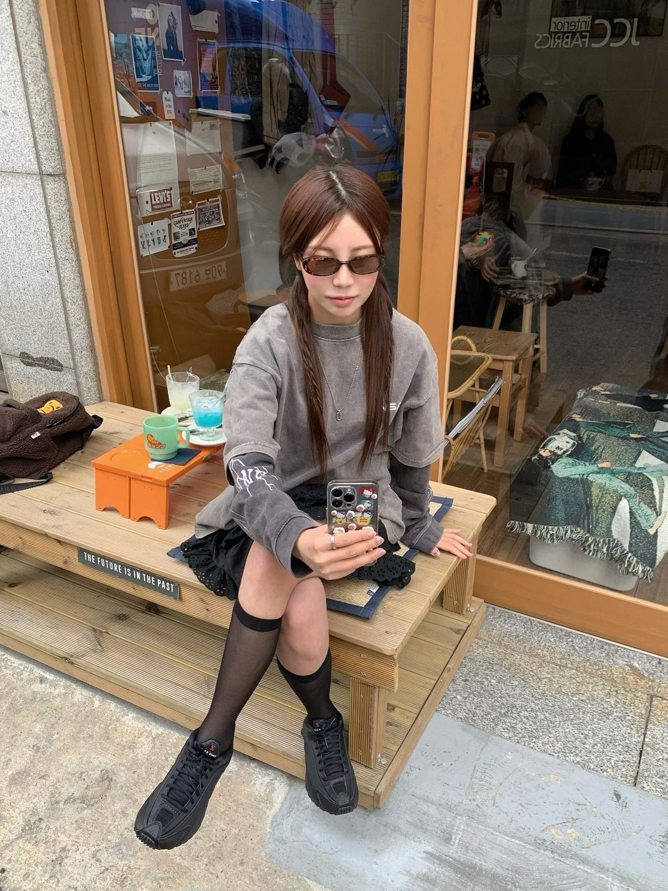 BAPE Baby Milo Mini Fur Backpack Brown, Apple iPhone 15 Pro 256GB Natural Titanium (Korean Ver.) 착용 스타일 - 2