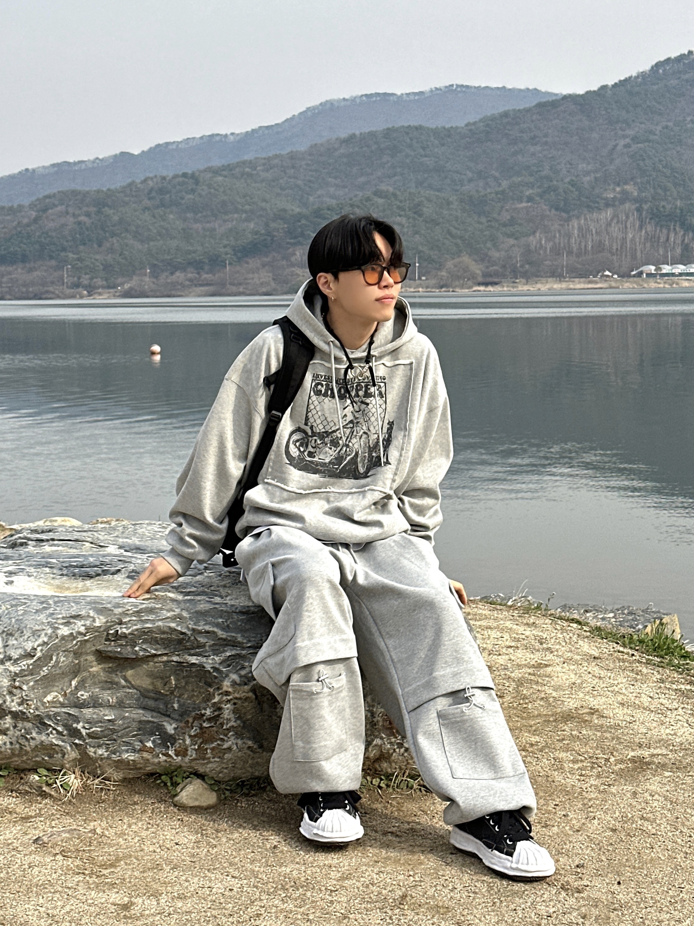 Maison Mihara Yasuhiro Blakey OG STC Sole Paper Like Leather Low-top Sneakers Black 착용 스타일 - 1