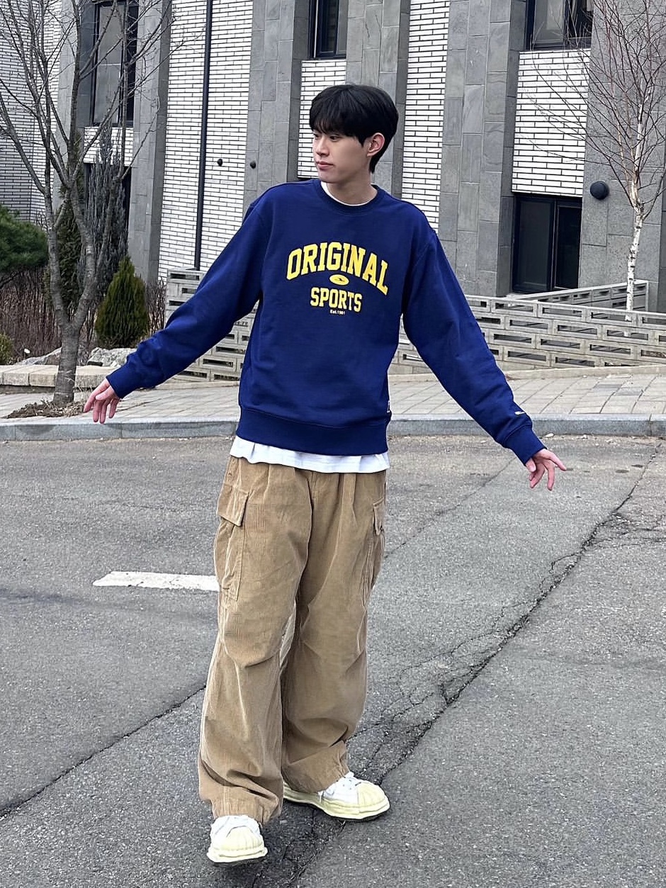 PRO-SPECS Big Logo Crewneck Blue, Maison Mihara Yasuhiro Blakey VL OG Sole Canvas Low-top Sneakers White 착용 스타일