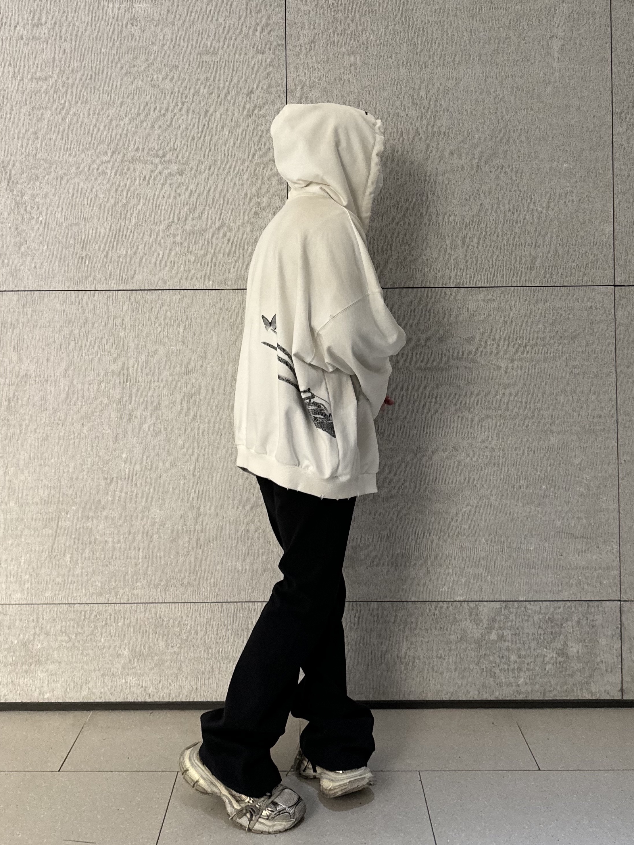 Nonnod Flared Pants Black, Project G/R x Atmos Etiquette Lesson Vintage Washed Hoodie White 착용 스타일 - 2