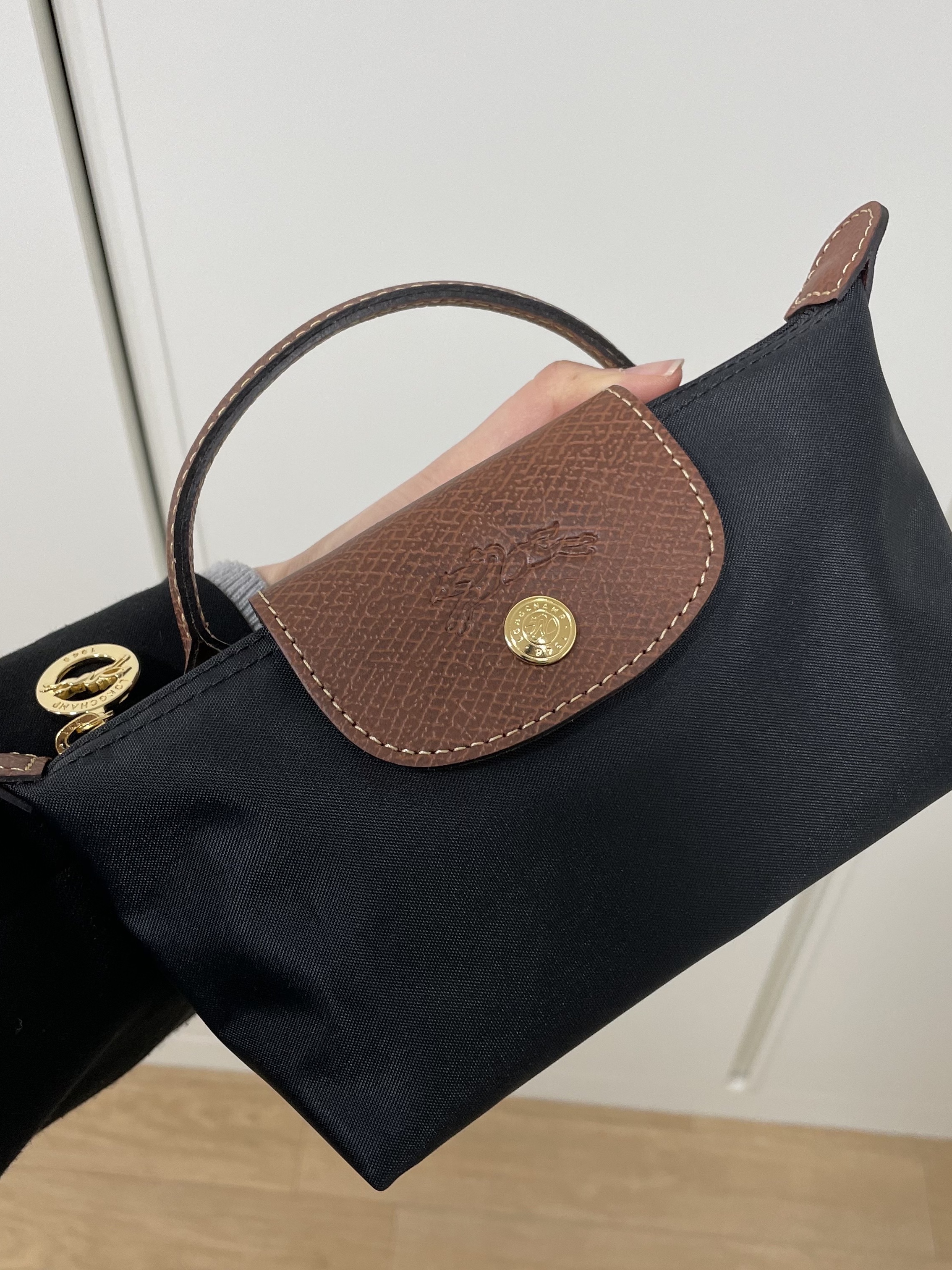 Longchamp Le Pliage Original Handle Pouch Black 착용 스타일 - 1