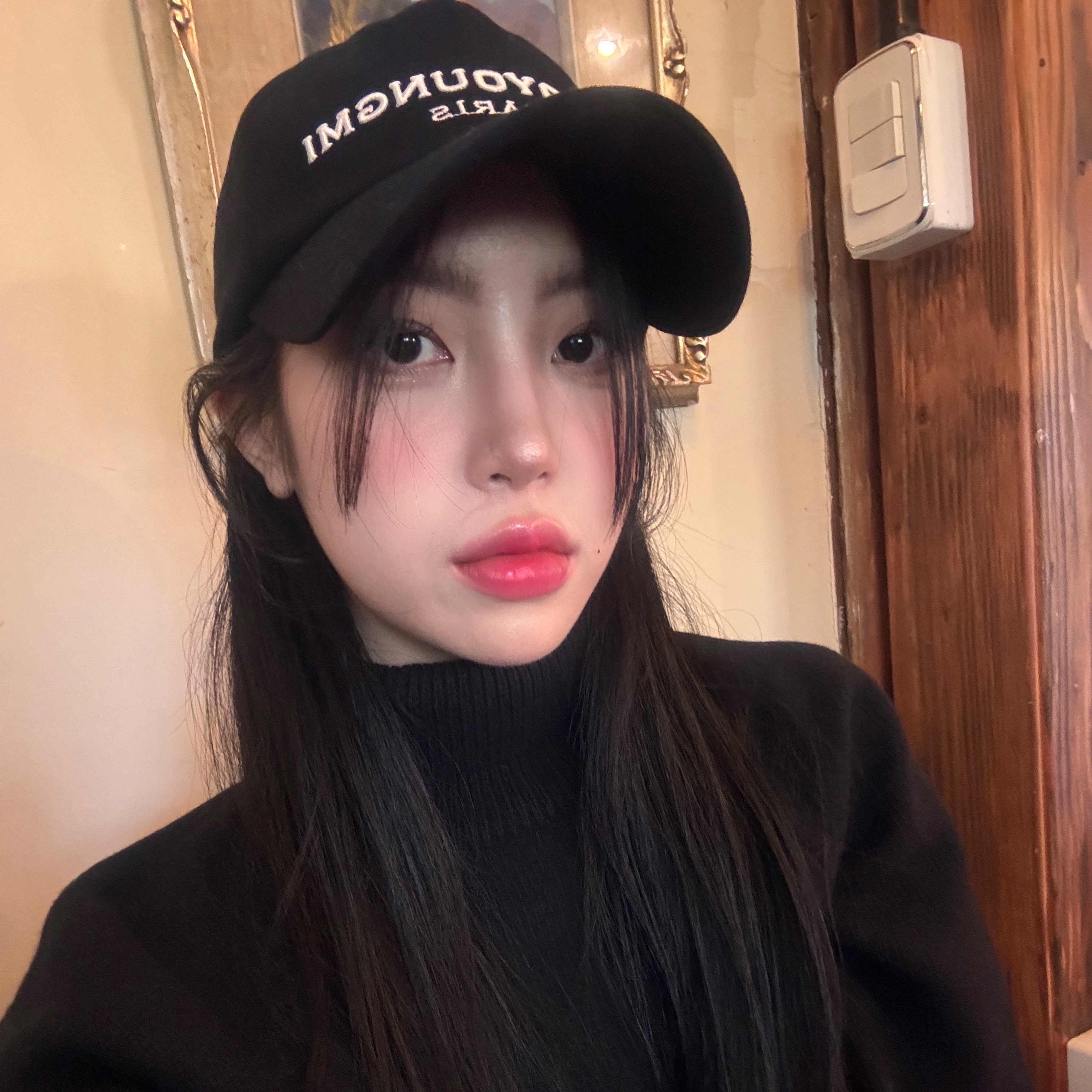 Wooyoungmi White Embroidered Logo Ball Cap Black 착용 스타일 - 3