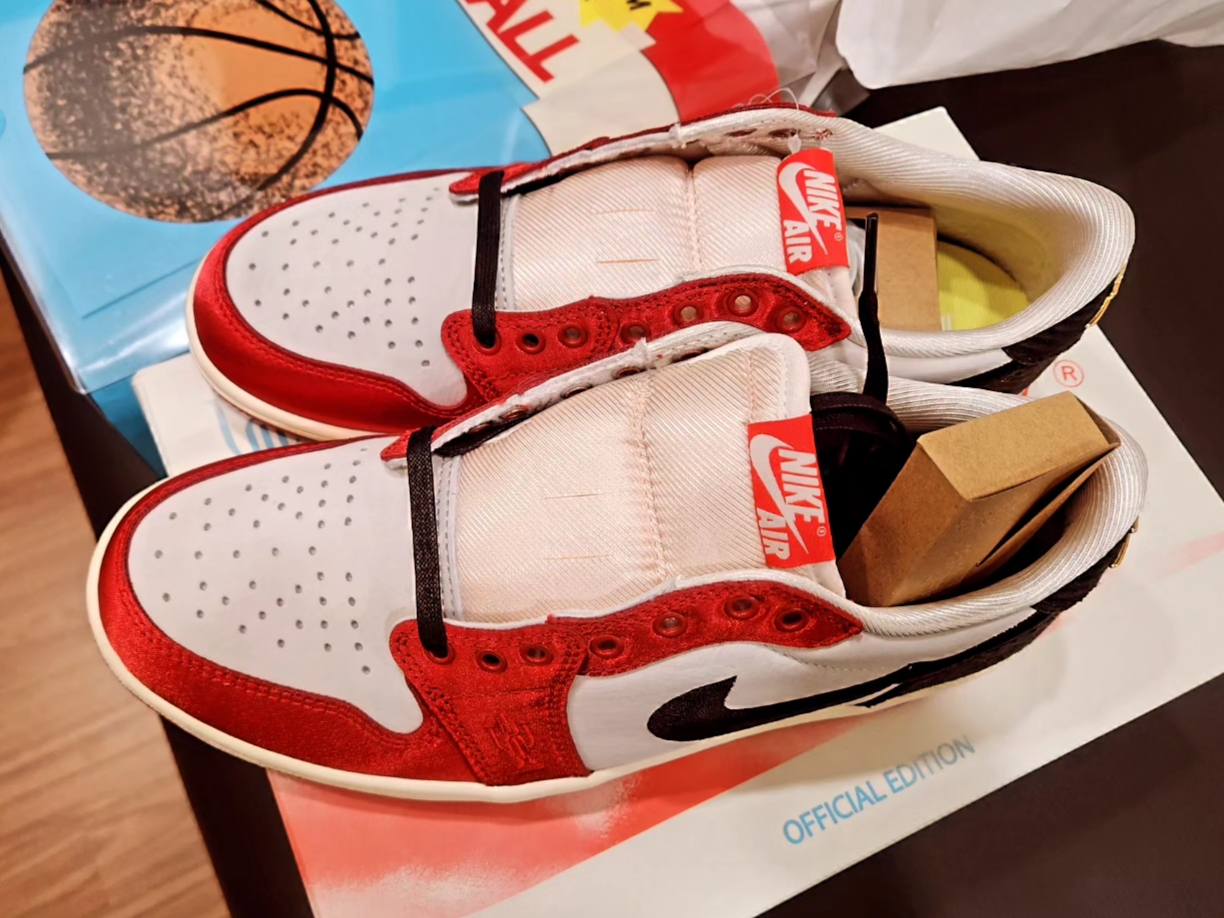 Jordan 1 x Trophy Room Retro Low OG SP Sail Varsity Red 착용 스타일 - 6