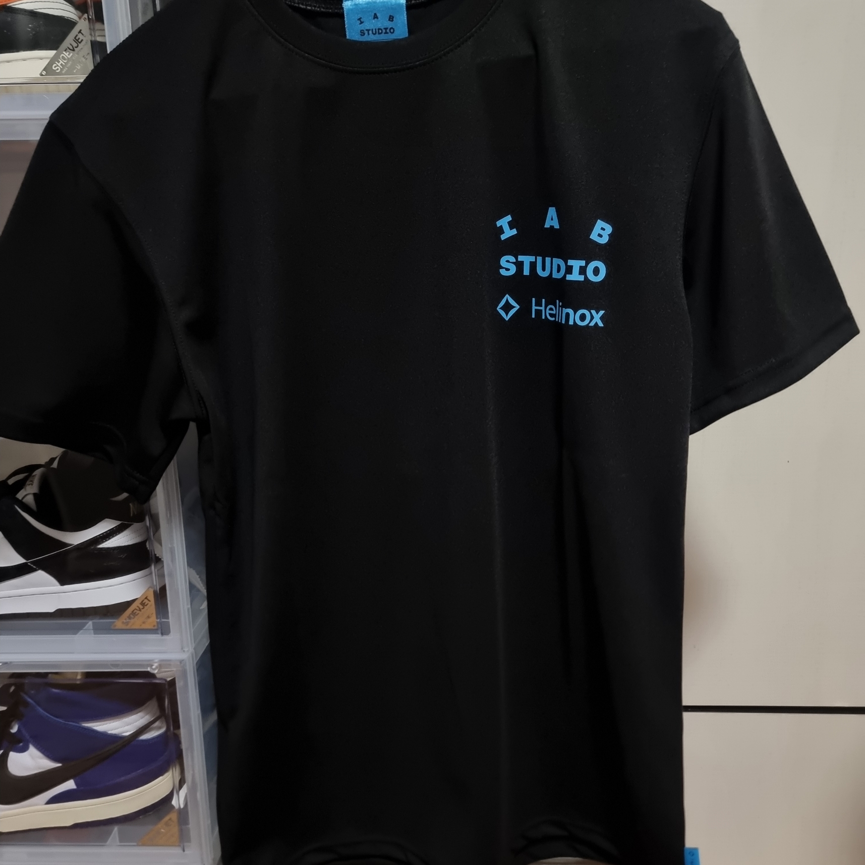 IAB Studio x Helinox T-Shirt Black 착용 스타일 - 2