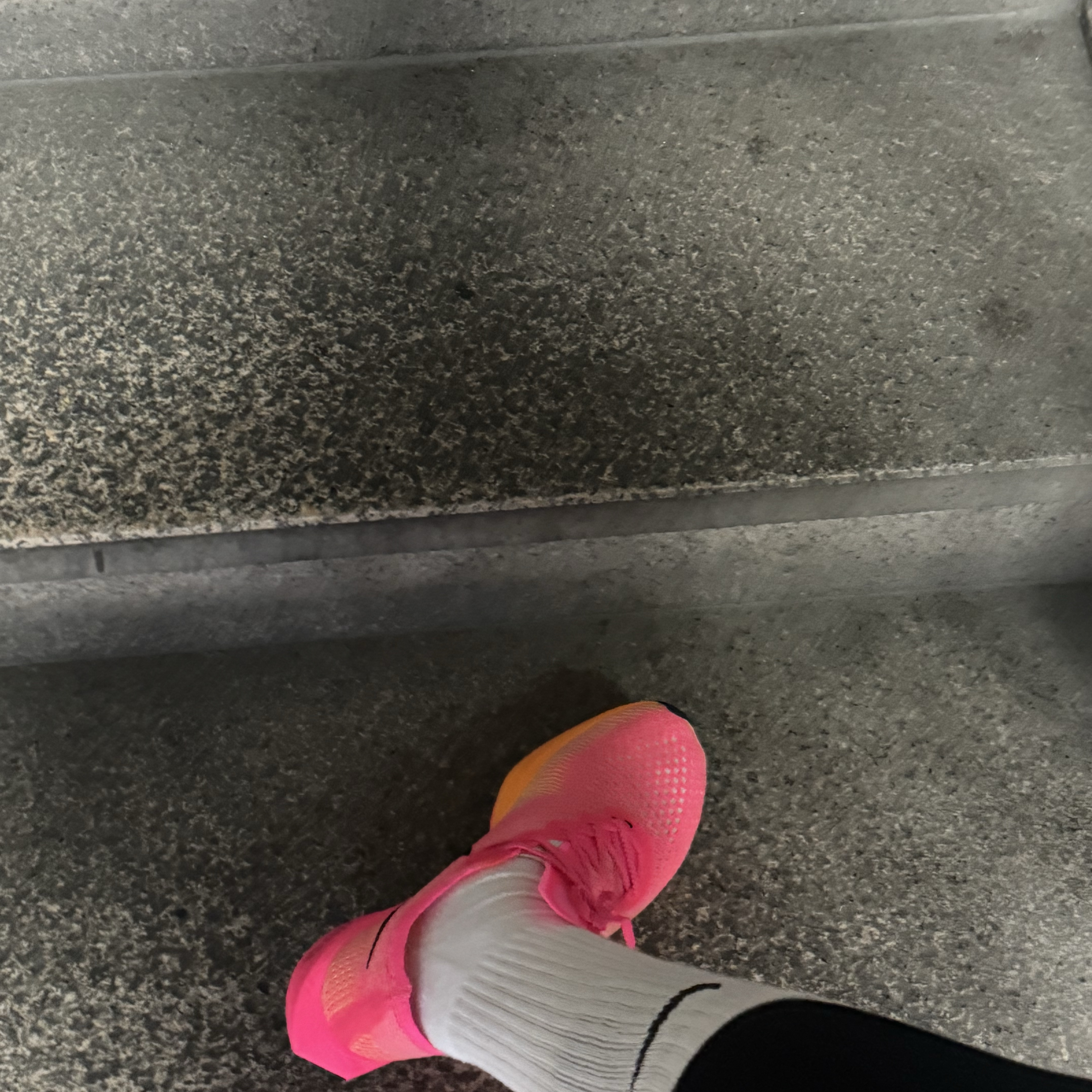 (W) Nike ZoomX Vaporfly Next% 3 Hyper Pink Laser Orange 착용 스타일