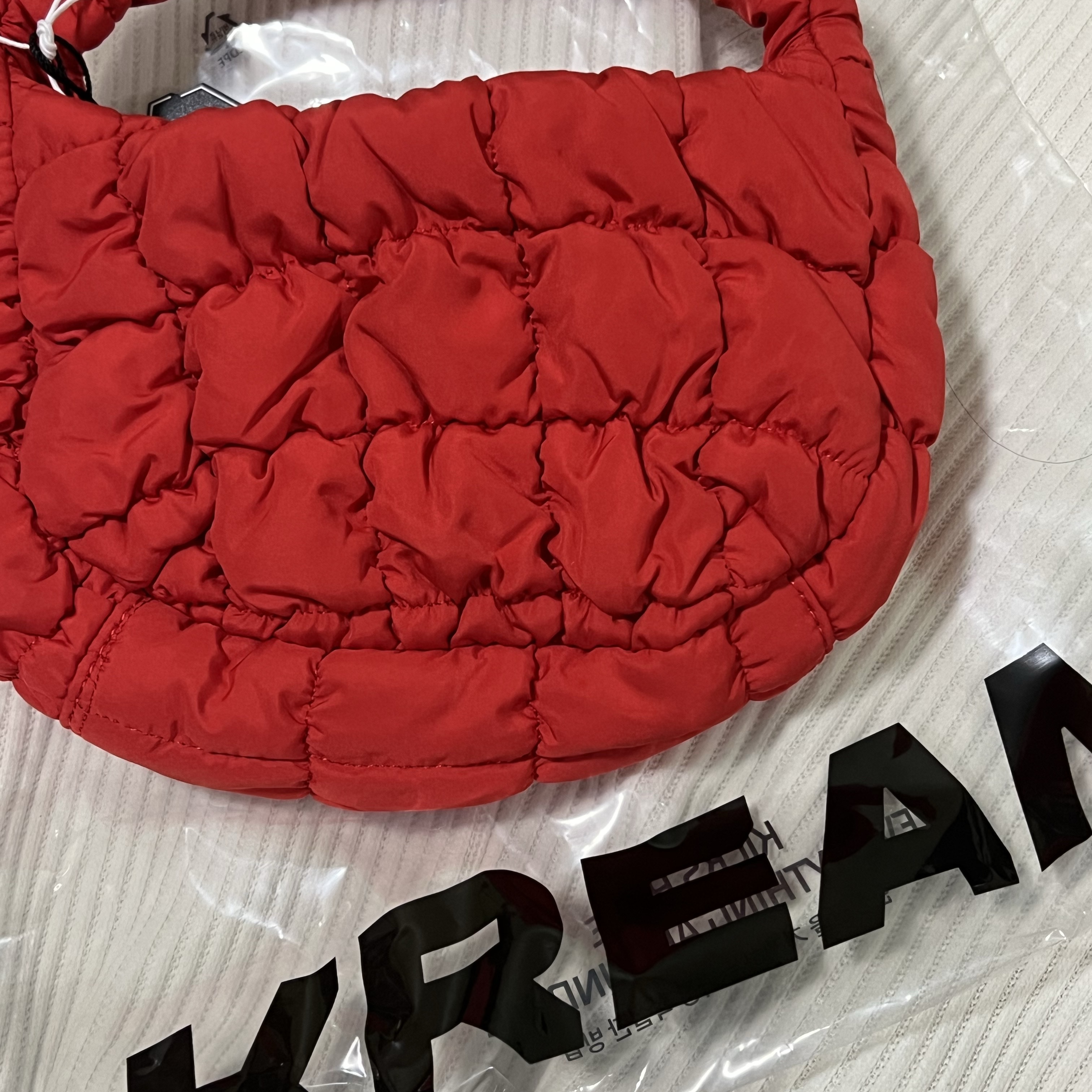 COS Quilted Micro Bag Red 착용 스타일