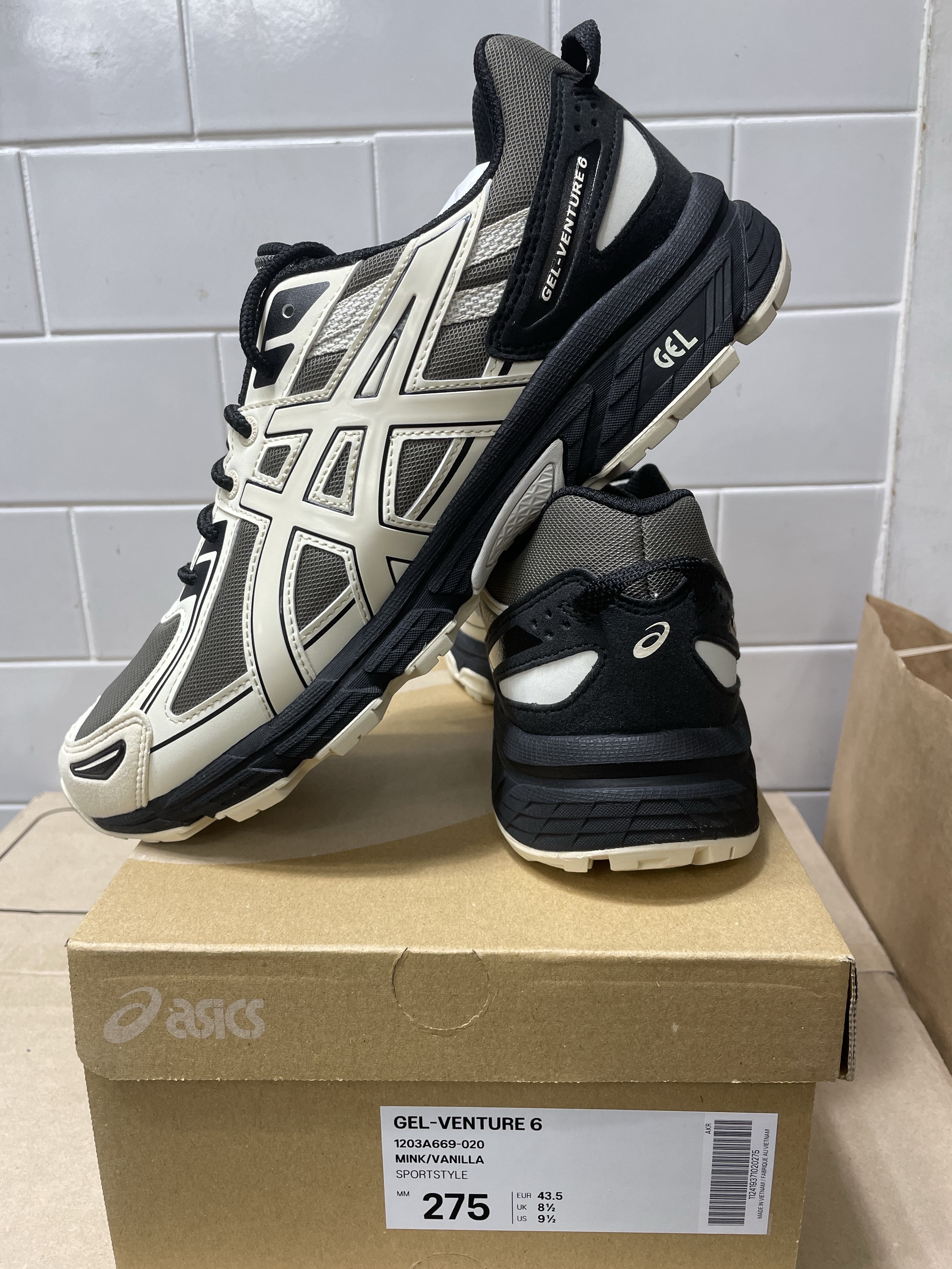 Asics Gel-Venture 6 Mink Vanila 착용 스타일