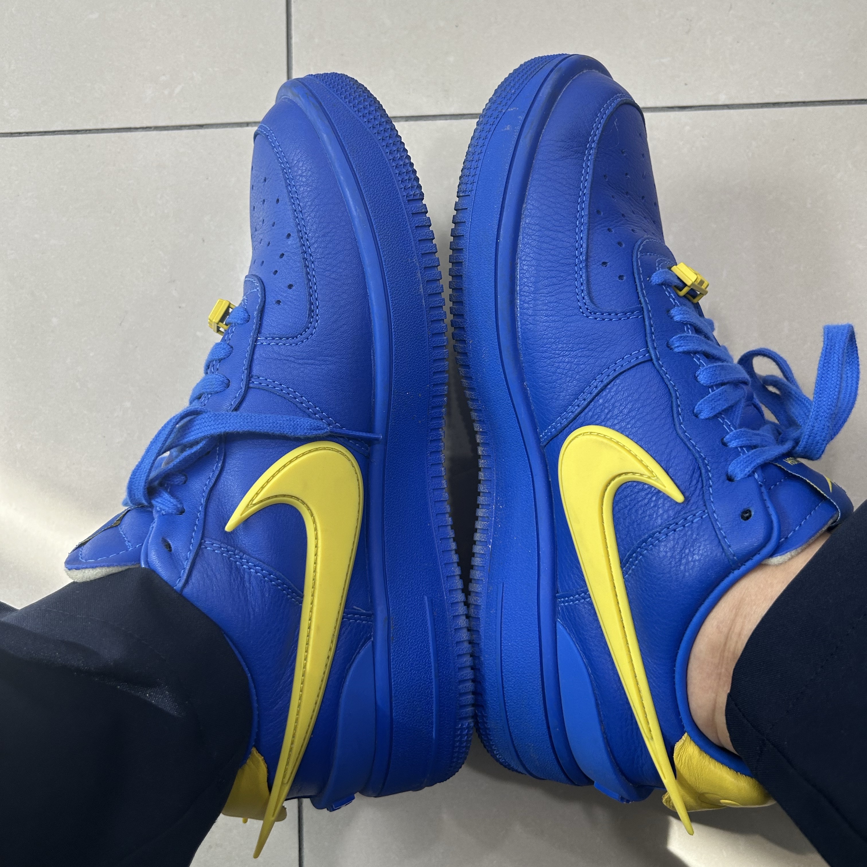 Nike x Ambush Air Force 1 Low SP Game Royal and Vivid Sulfur 착용 스타일