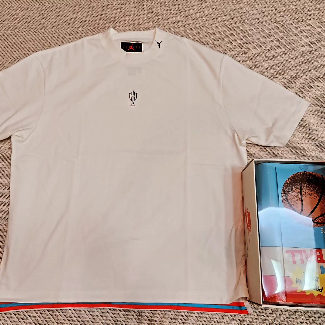 Jordan x Trophy Room Short Sleeve Top Sail (FQ3844-133) 착용 스타일 - 1