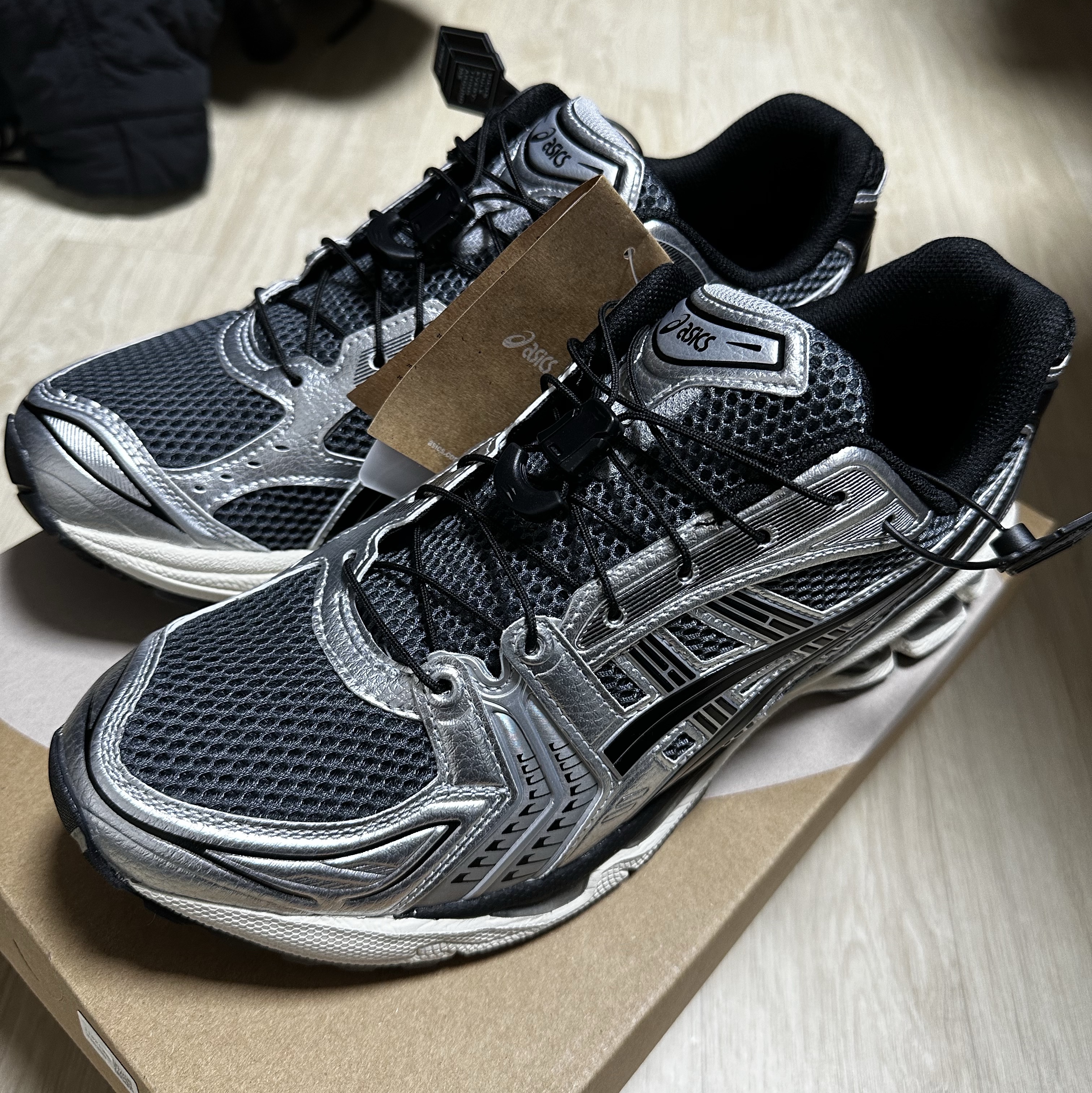 Asics Unlimited Gel-Kayano 14 Carrier Grey Black 착용 스타일 - 2