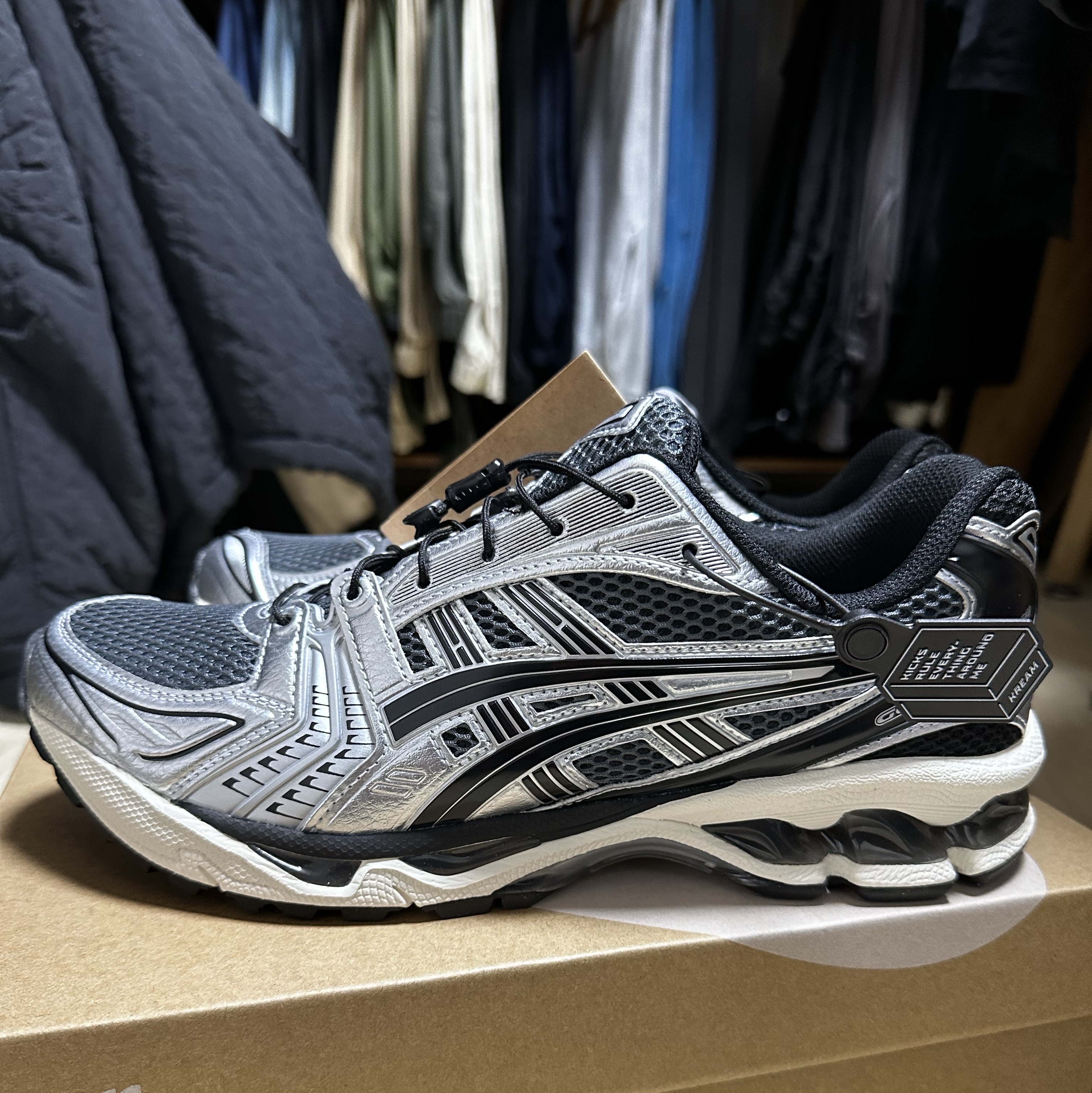 Asics Unlimited Gel-Kayano 14 Carrier Grey Black 착용 스타일 - 1