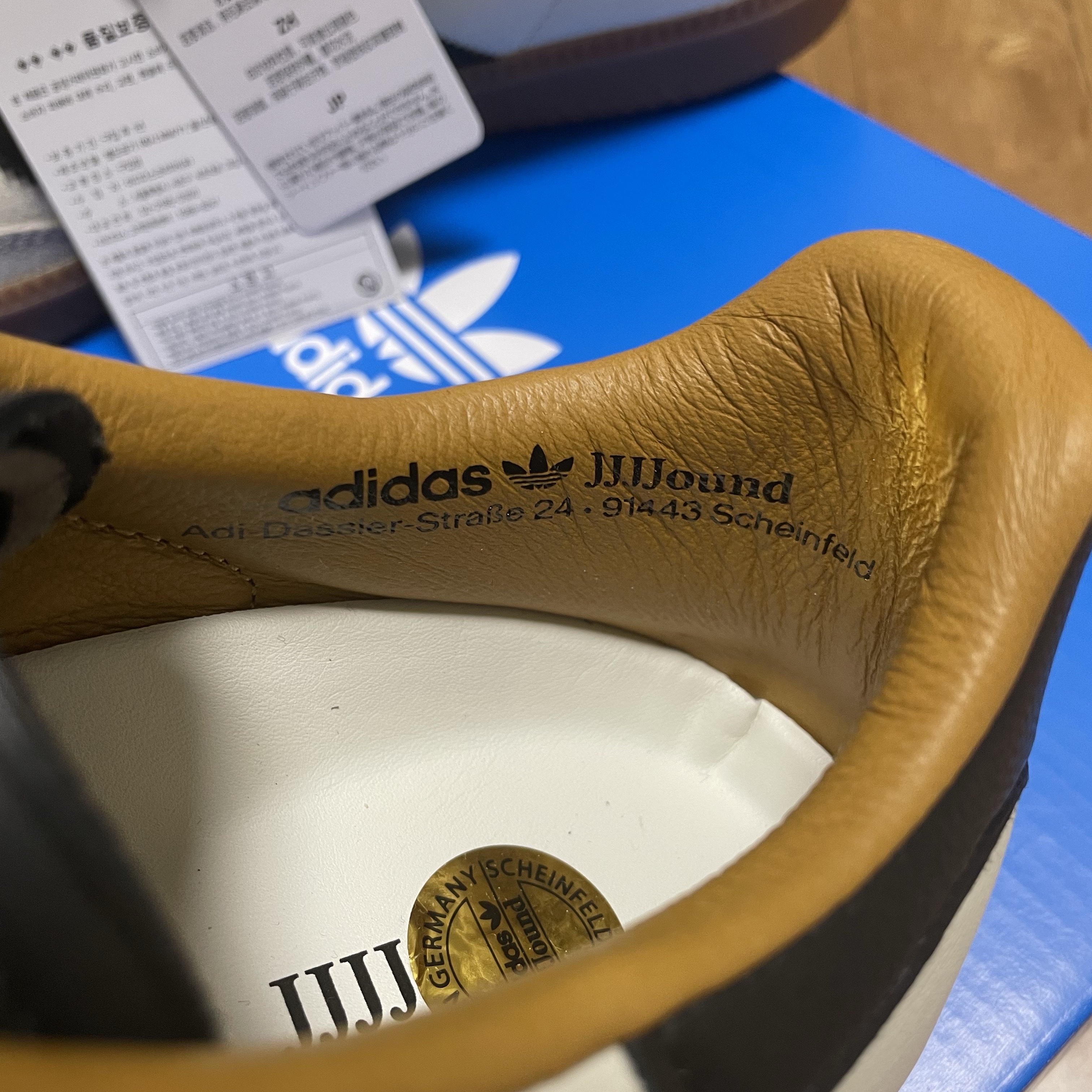 Adidas x JJJJound Samba OG Off White Core Black 착용 스타일 - 3